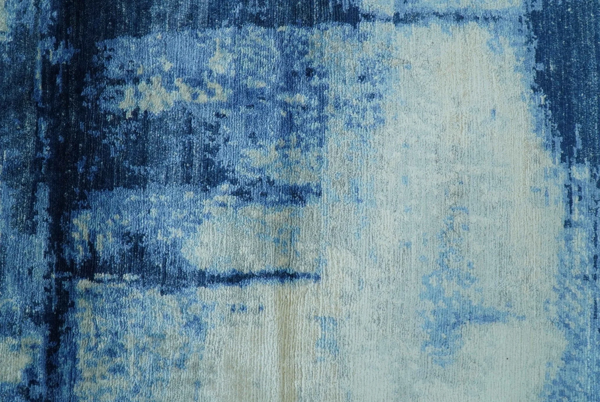 Modern Abstract Design Blue And Ivory Hand Knotted 6x9 Bamboo Silk Area Rug - Image 5