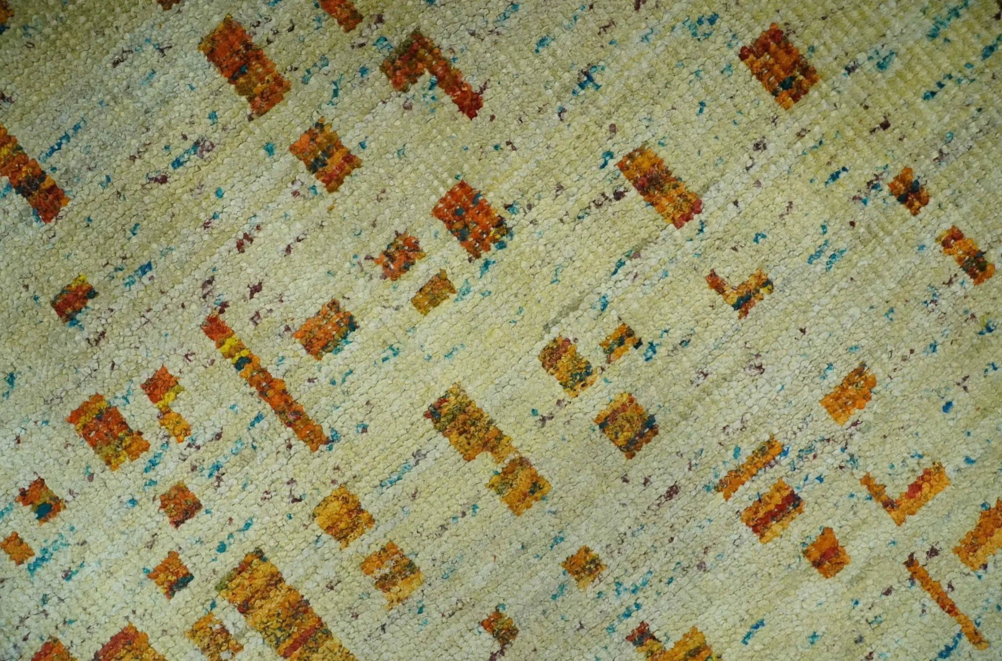 Modern Abstract 5x7 Gold and Beige Recycled Art Silk Area Rug - Image 4