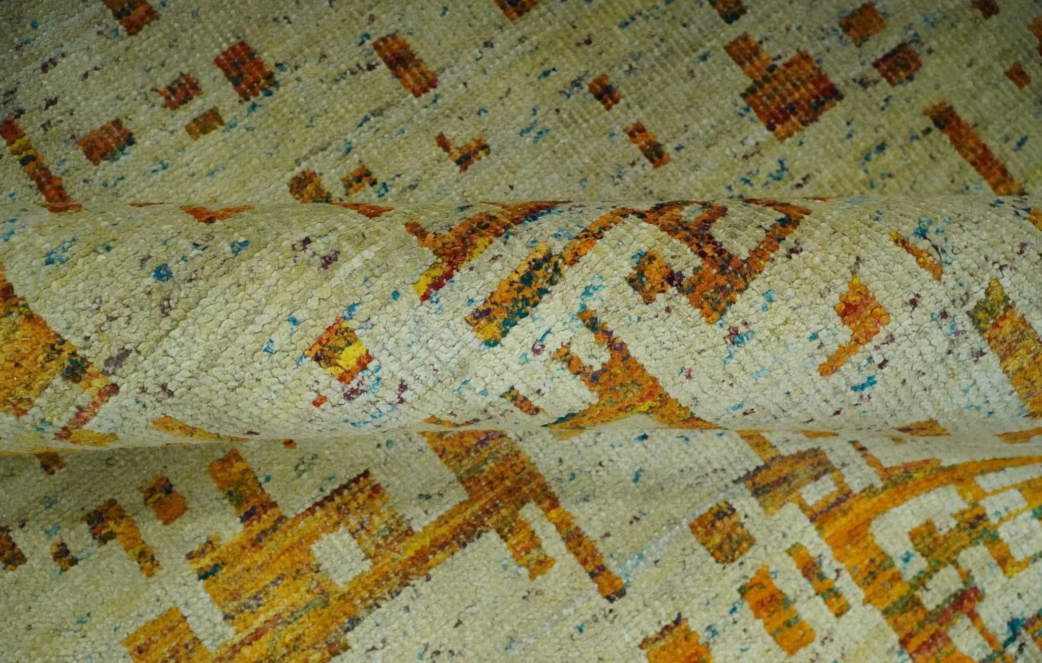 Modern Abstract 5x7 Gold and Beige Recycled Art Silk Area Rug - Image 6