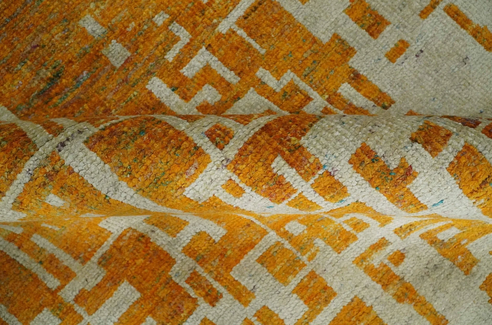 Modern Abstract 6x9 Gold and Ivory Recycled Art Silk Area Rug - Image 6