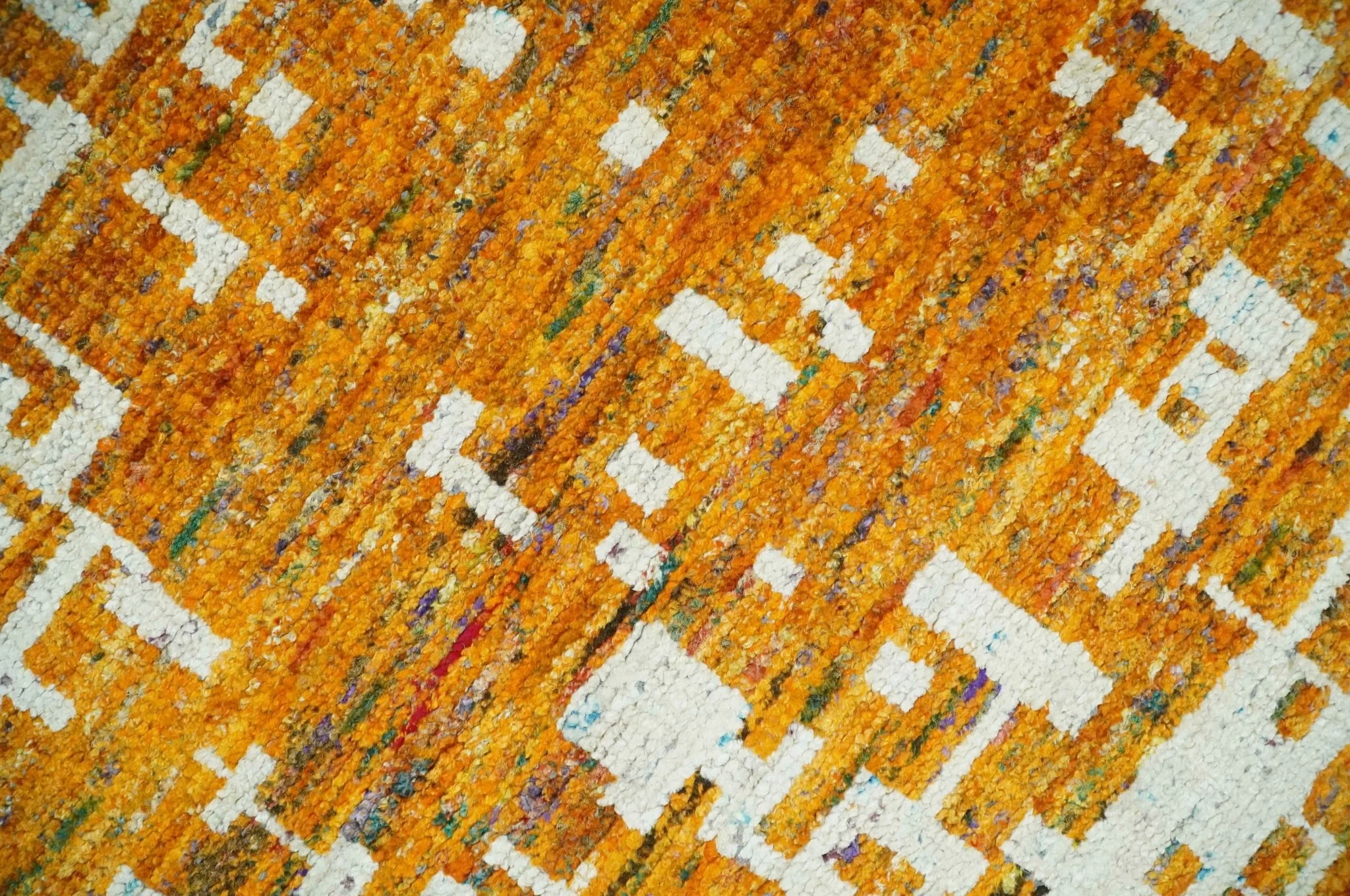 Modern Abstract 5x8 and 5.5x8.5 Gold and Ivory Recycled Art Silk Area Rug - Image 4