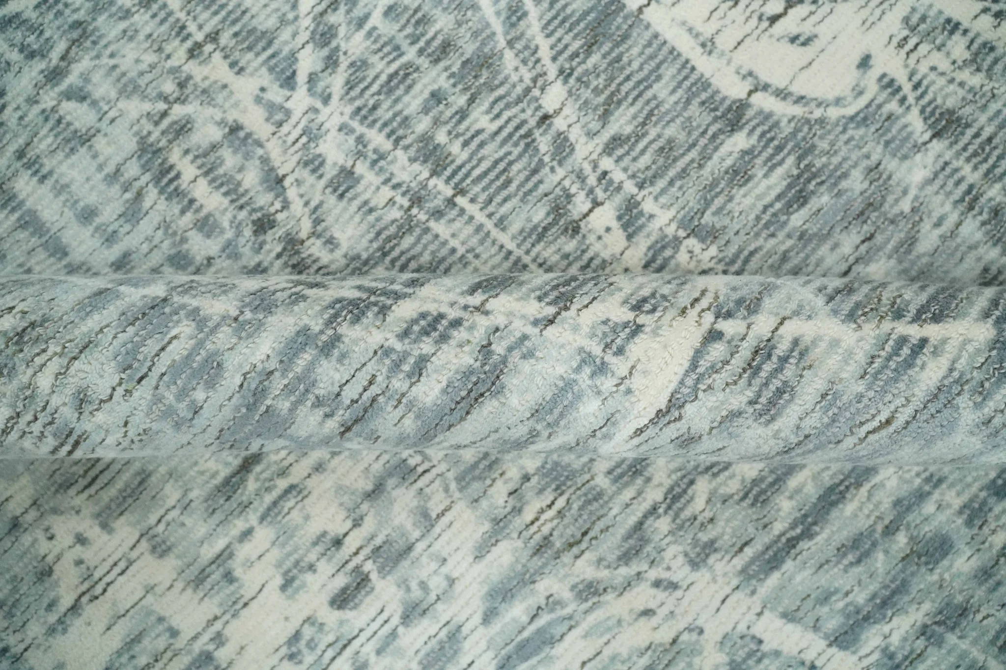 Modern Abstract Gray and Ivory 5x8 Hand loom wool and Viscose Area Rug - Image 7