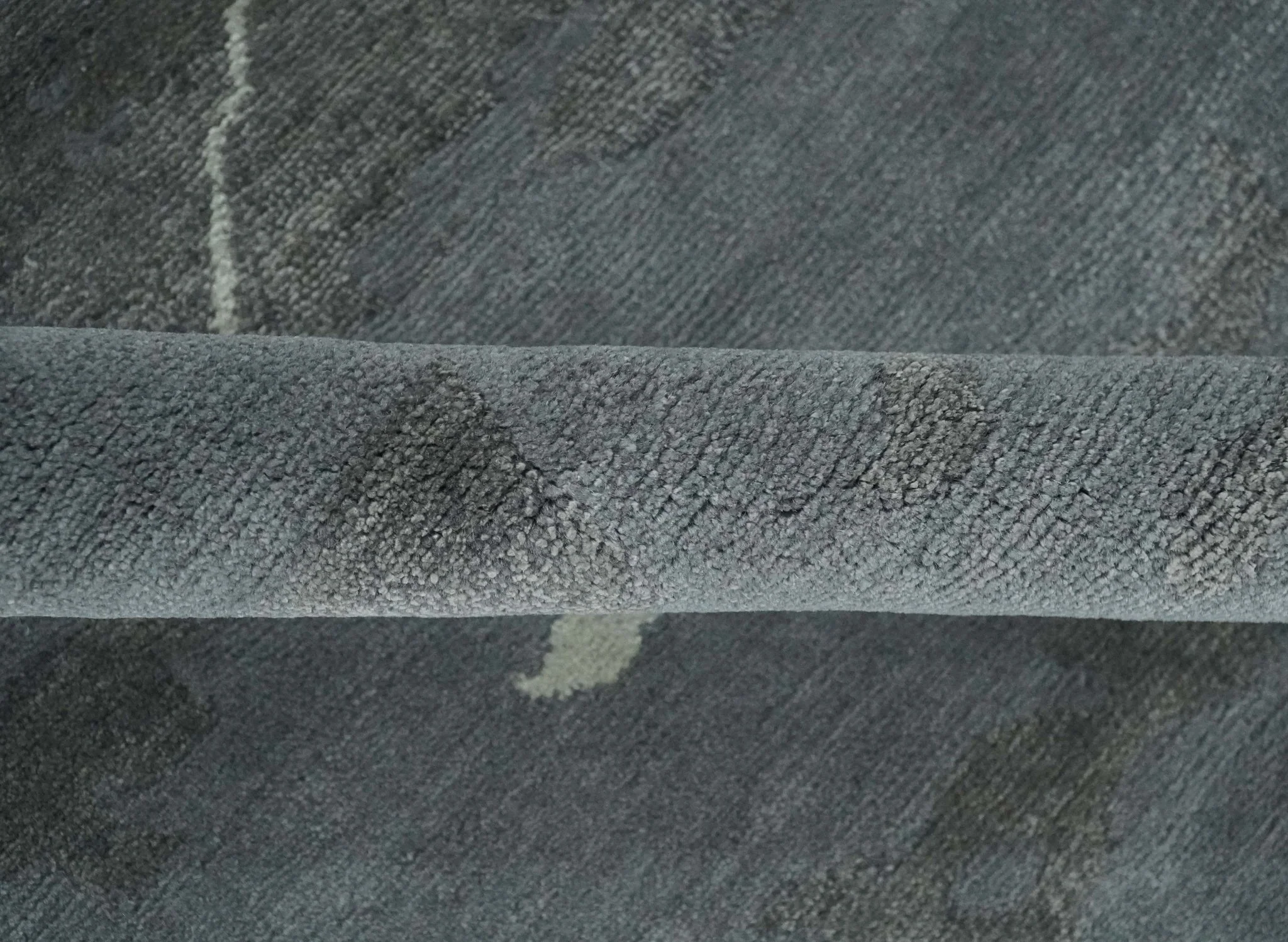 Modern Abstract Gray, Charcoal and Ivory Hand knotted 5x7 wool and Art Silk Area Rug - Image 7