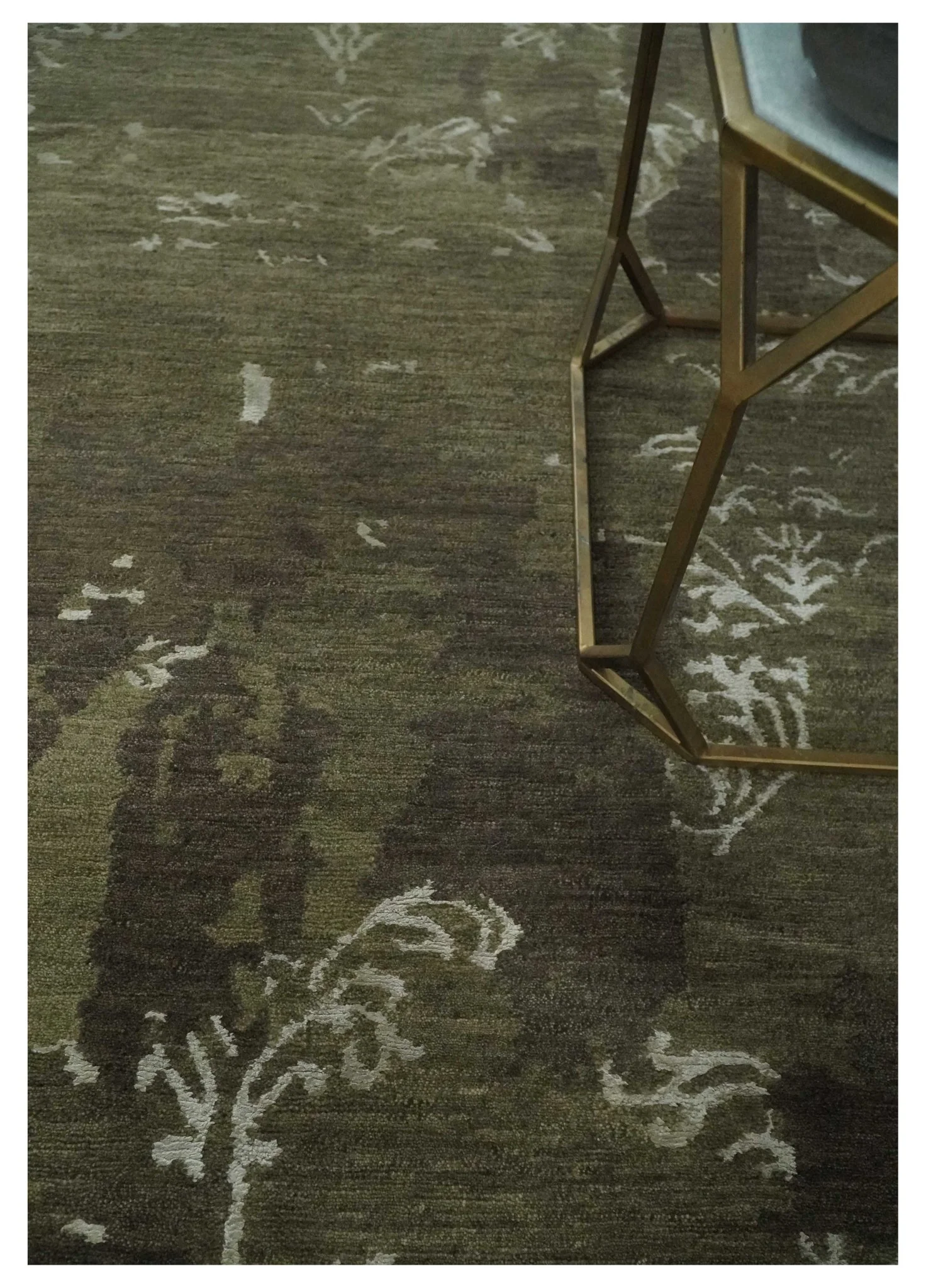 Modern Abstract Green and Silver Hand loom wool and Art Silk Area Rug - Image 3