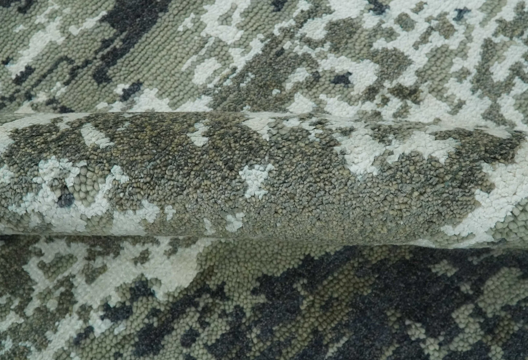 Modern abstract Green, Charcoal, Ivory and silver Hand Knotted 5x8 wool Area Rug - Image 6