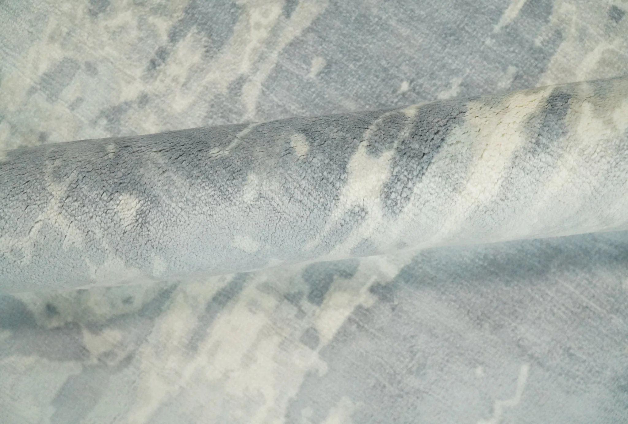 Modern Abstract Handmade 8x10 Beige and Gray Bamboo Silk Area Rug - Image 7
