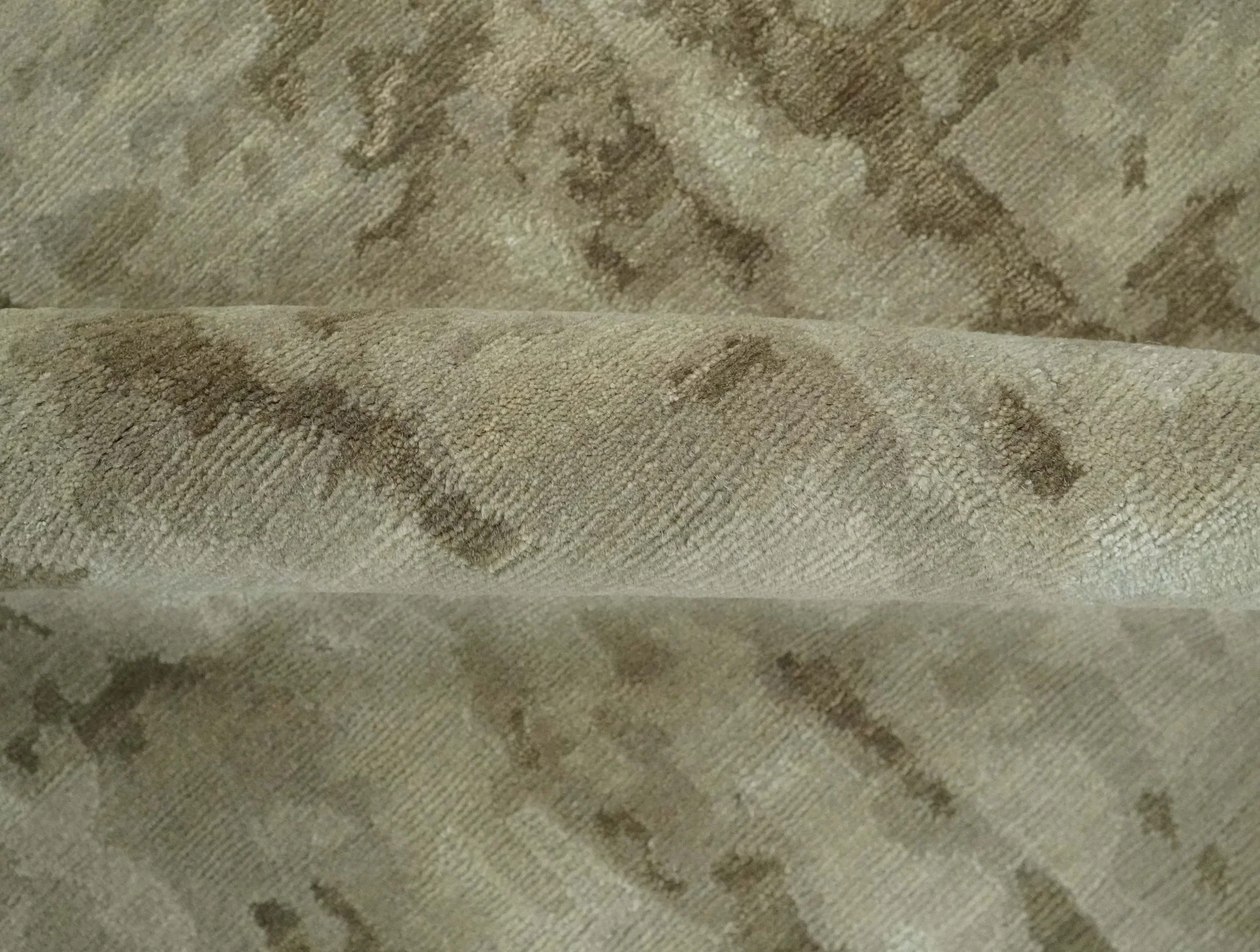 Modern Abstract Ivory, Olive and Beige Hand Knotted 6x9 wool and art silk Area Rug - Image 6