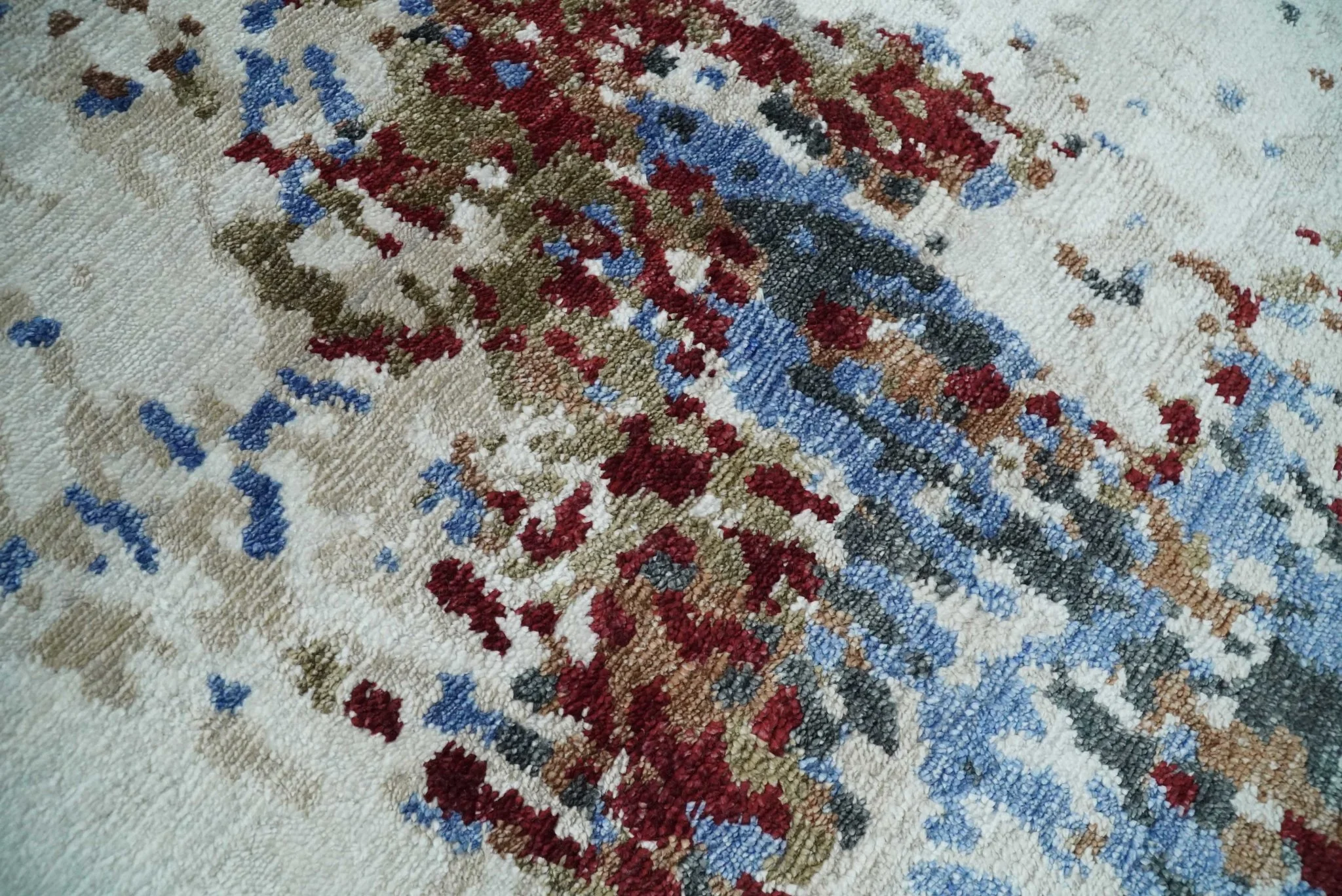 Handmade 8x10 Ivory, Blue and Red Abstract bamboo Silk Area Rug | TRDS2810 - Image 4