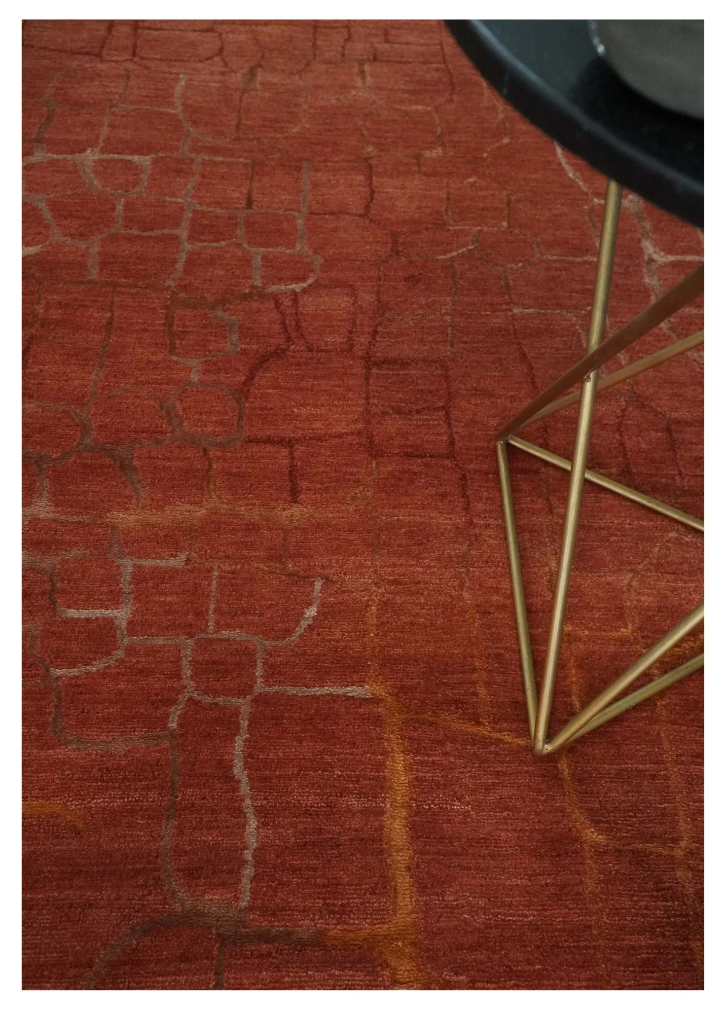 Modern Abstract Rust 5x7 Handloom wool and Art Silk Area Rug - Image 3