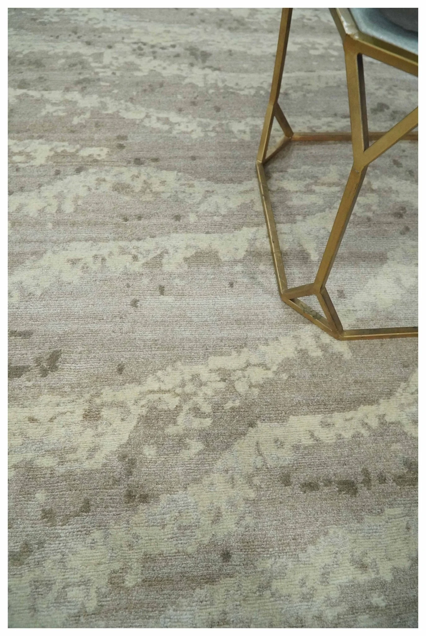 Modern Abstract Silver and Beige Hand knotted 6x9 Art Silk Area Rug - Image 3