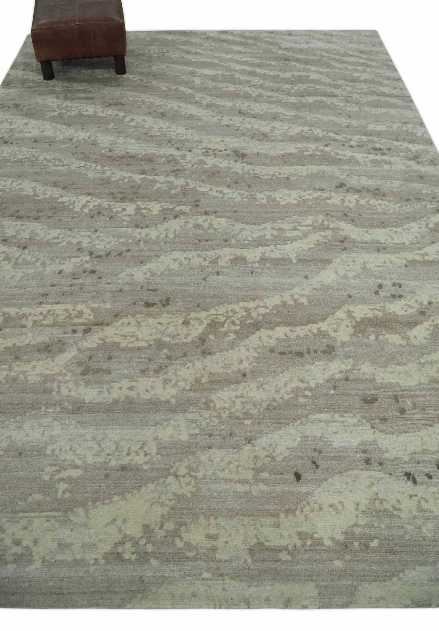 Modern Abstract Silver and Beige Hand knotted 6x9 Art Silk Area Rug - Image 4
