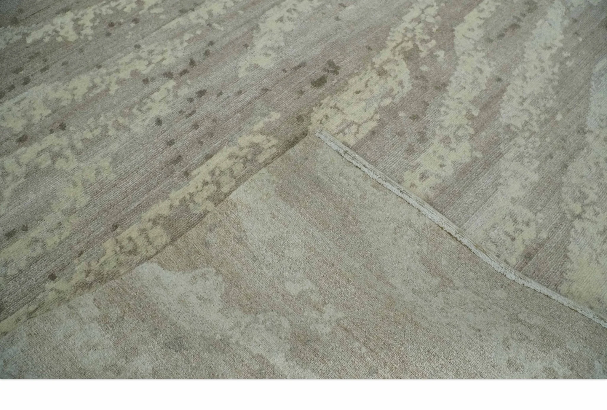 Modern Abstract Silver and Beige Hand knotted 6x9 Art Silk Area Rug - Image 7