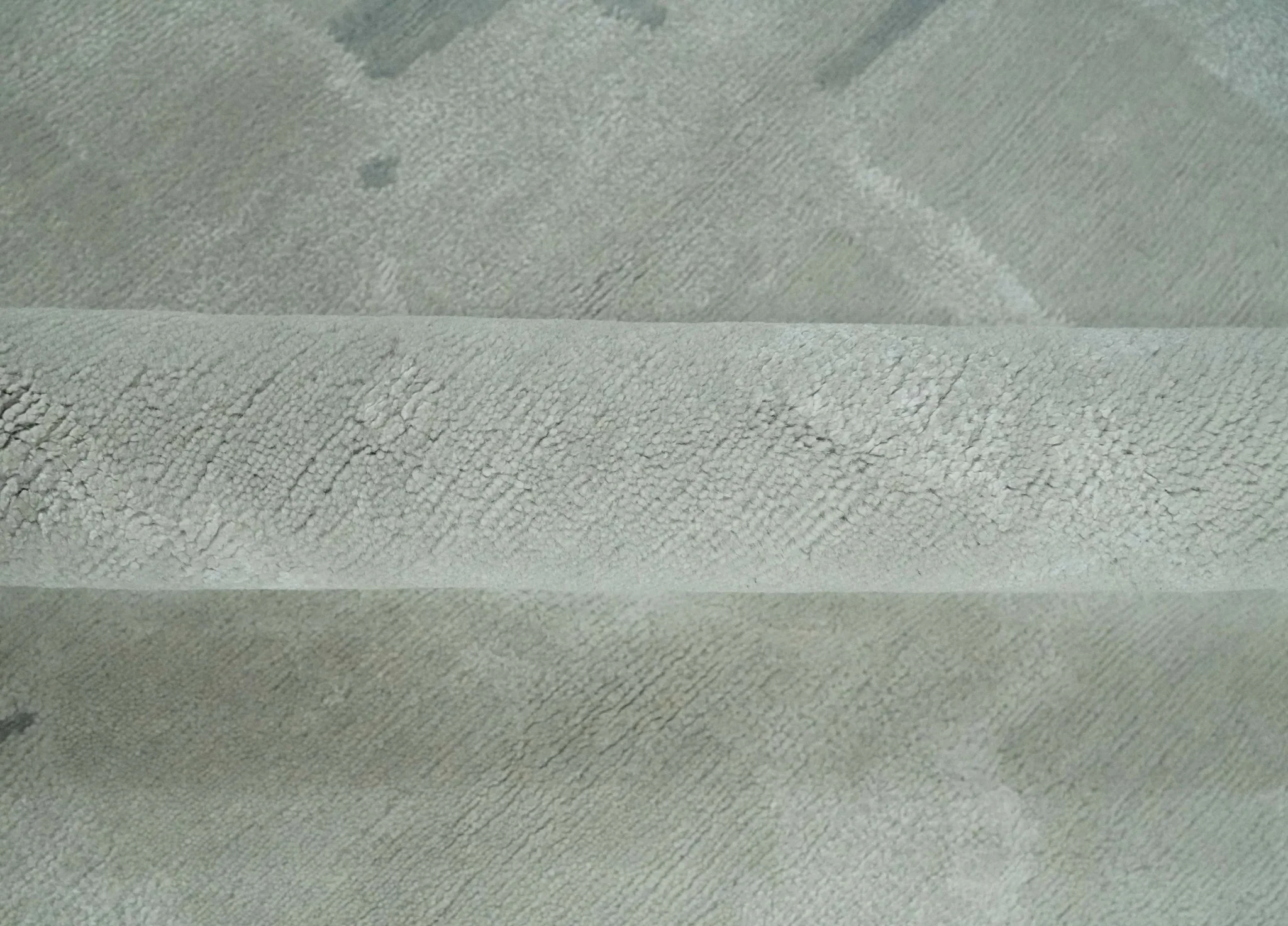 Modern Abstract Silver And Gray Hand knotted Art Silk Area Rug - Image 8