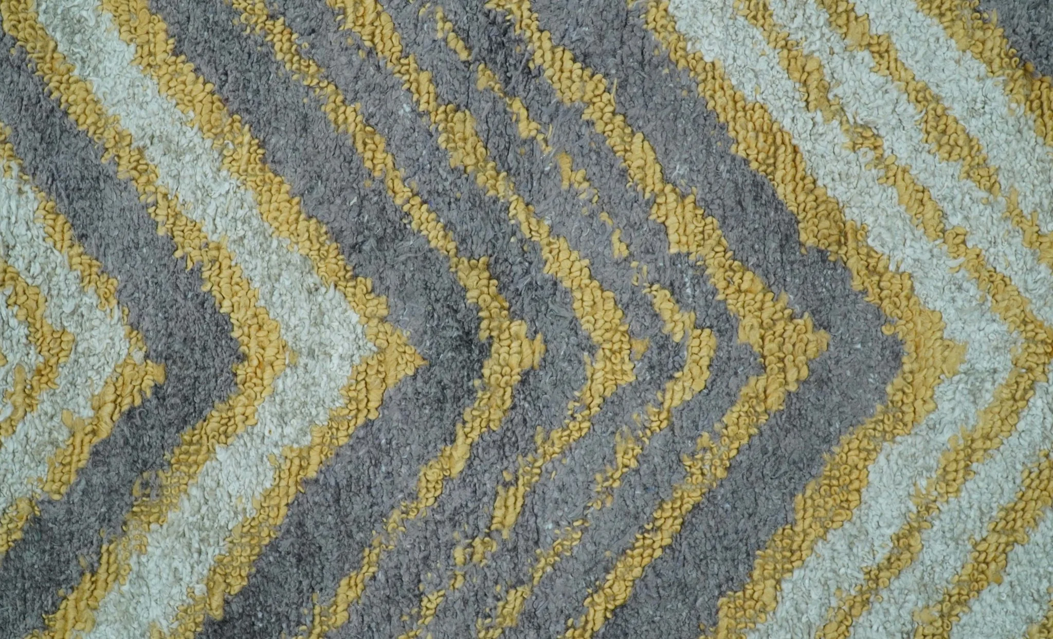 Modern Chevron Design Gold And Beige 5.6x8 Hand Knotted Bamboo Silk Area Rug - Image 4