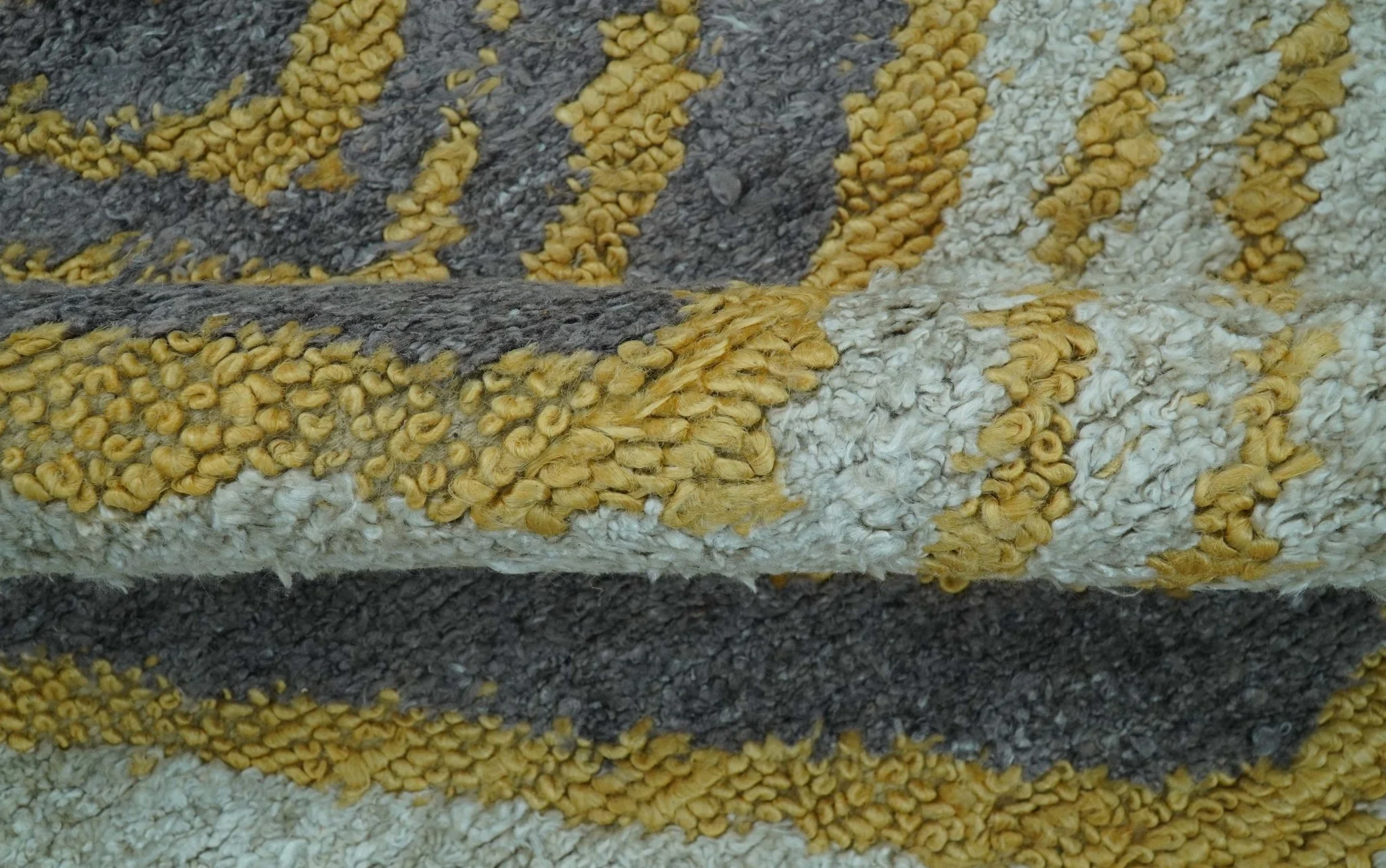 Modern Chevron Design Gold And Beige 5.6x8 Hand Knotted Bamboo Silk Area Rug - Image 5
