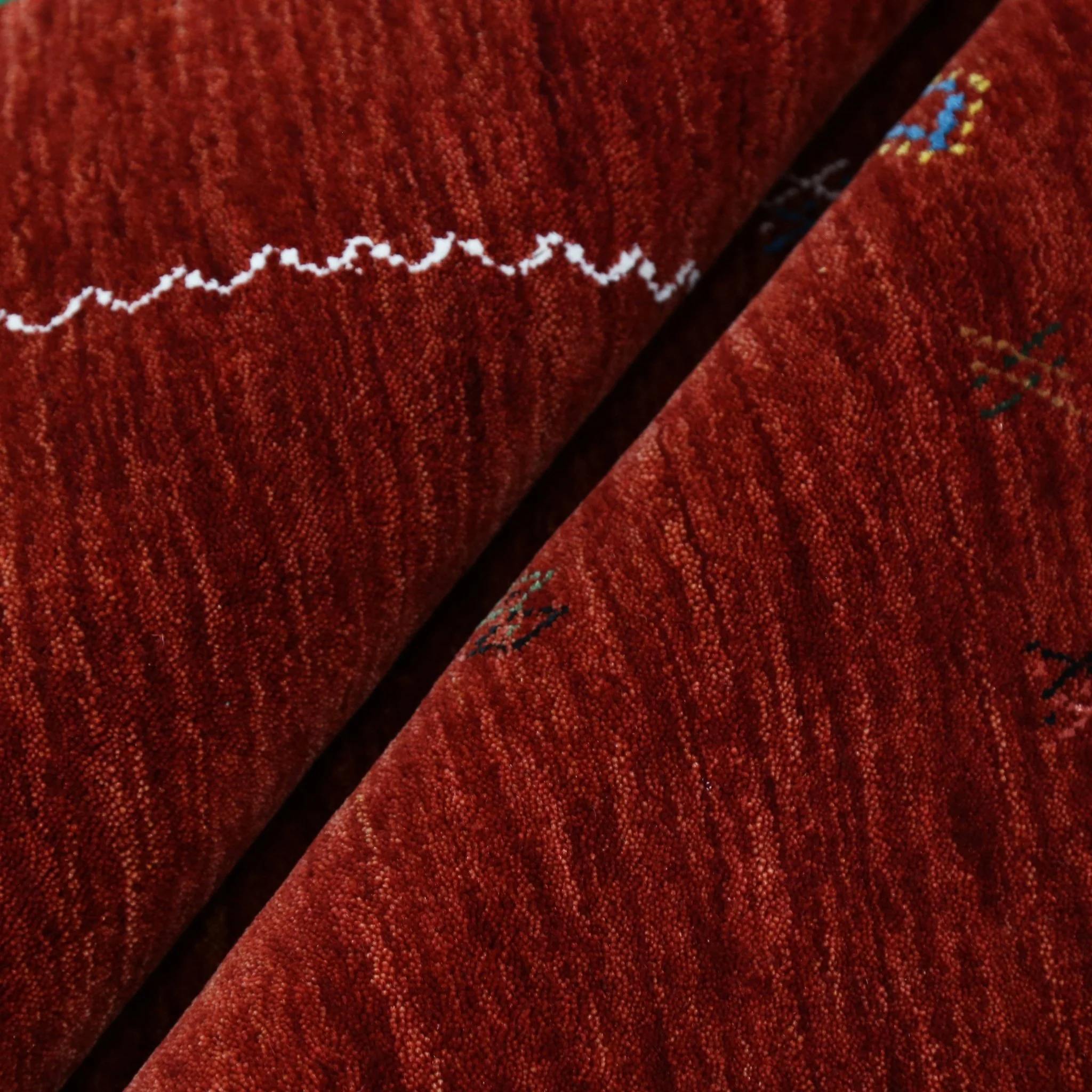Modern Design Red Hand Loomed Wool Area Rug - Image 3