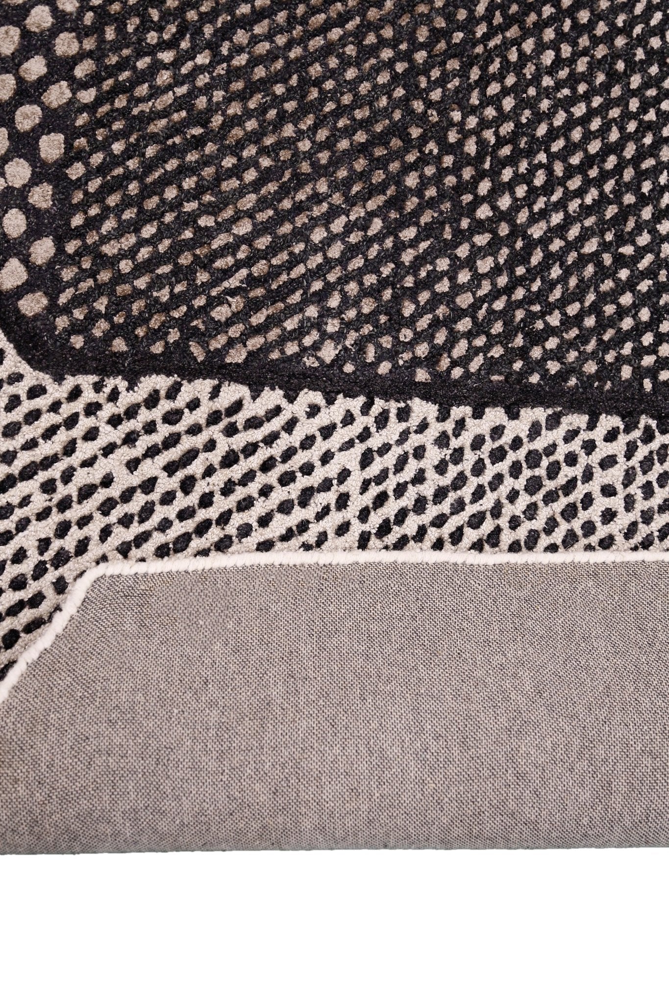 Modern Dotted Mesh Black Hand Tufted 5x8 Wool Area Rug - Image 4