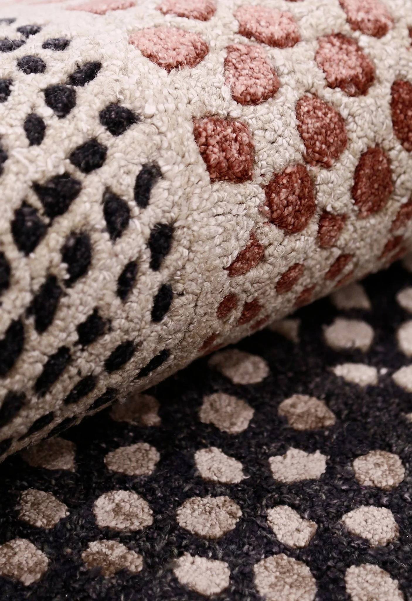 Modern Dotted Mesh Black Hand Tufted 5x8 Wool Area Rug - Image 6