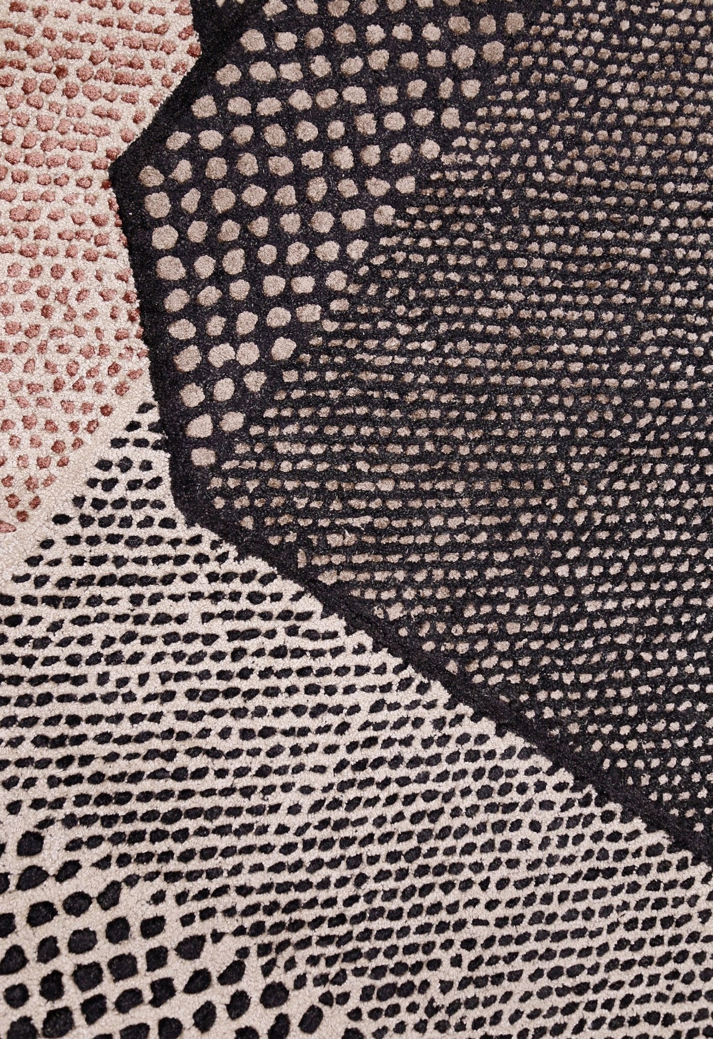 Modern Dotted Mesh Black Hand Tufted 5x8 Wool Area Rug - Image 7