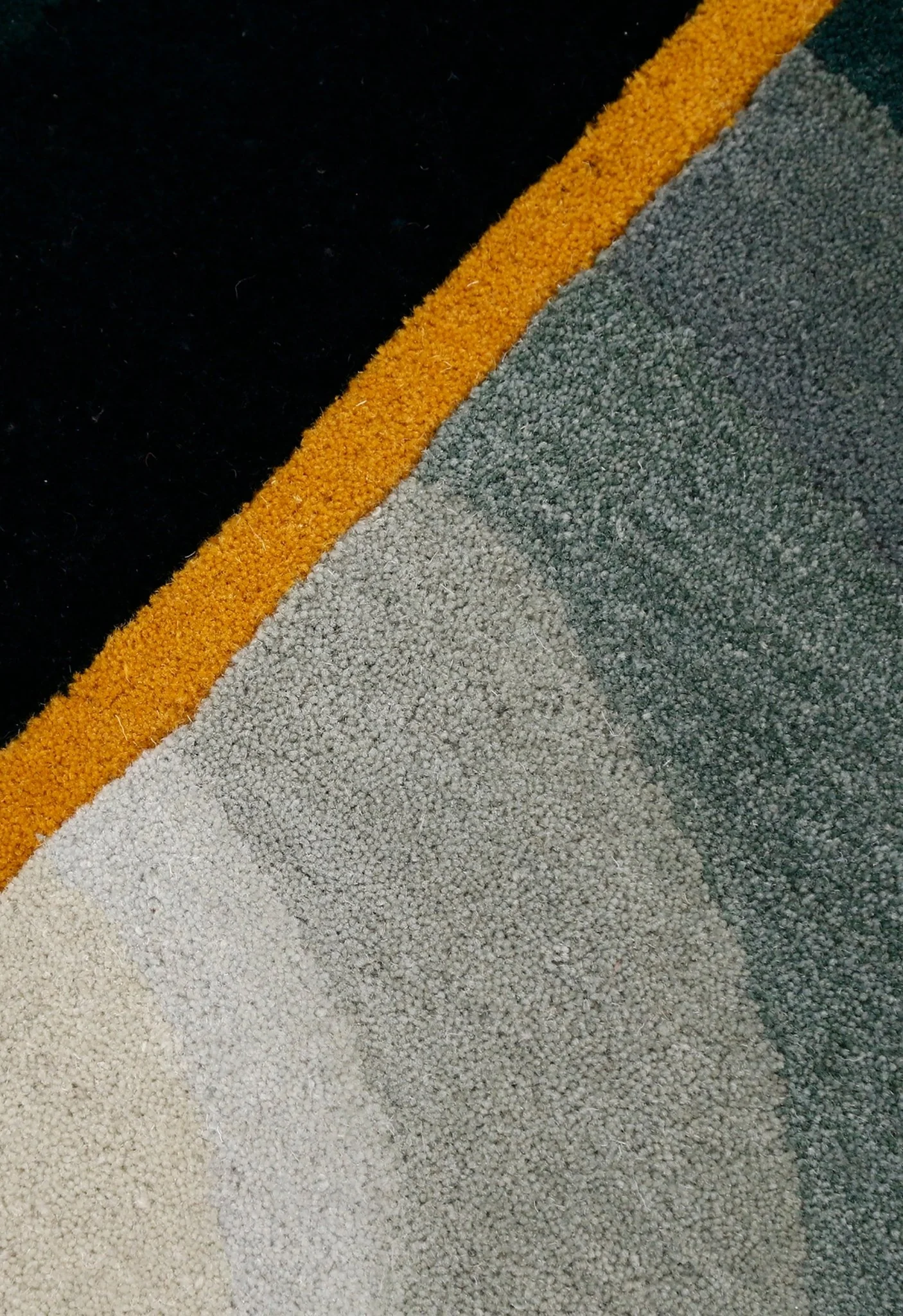 Modern Eclipse Curve Black Hand Tufted 4x6 Wool Rug - Image 5