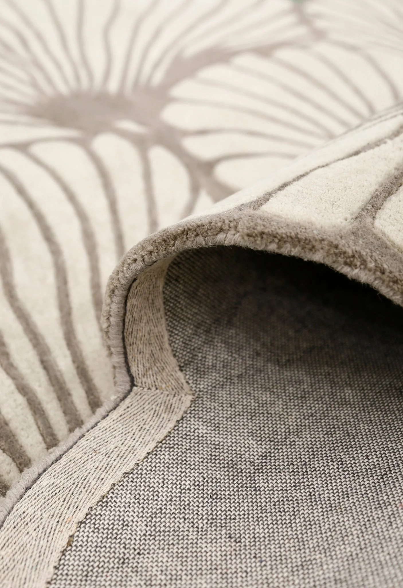 Petals Modern Floral Lace Beige Hand Tufted 5x7 Wool Rug - Image 4