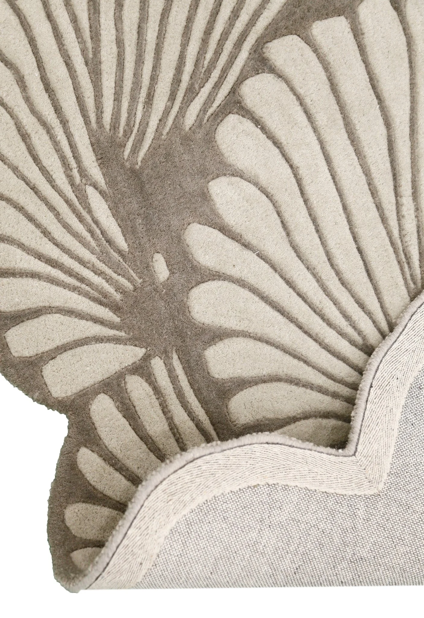 Petals Modern Floral Lace Beige Hand Tufted 5x7 Wool Rug - Image 5