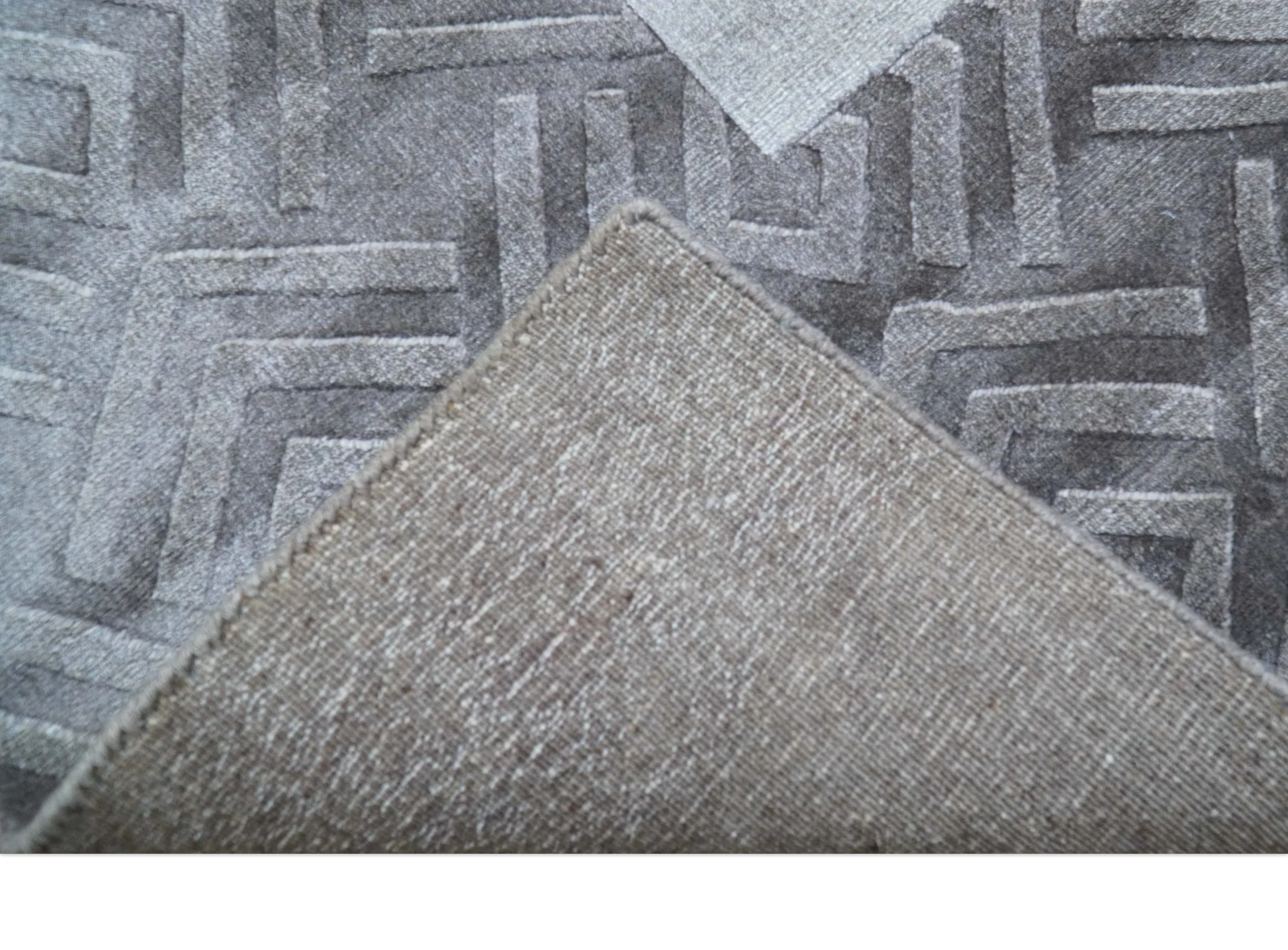 Modern Geometrical Design Silver Hand Loom 10x13 Art Silk Area Rug - Image 6