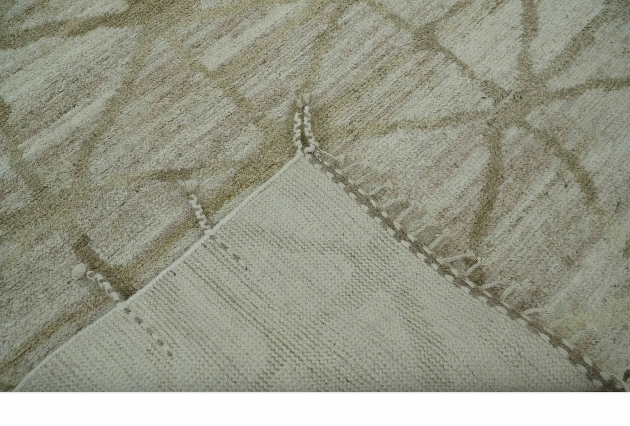 Modern Geometrical 5.3x7.8 Ivory and Beige Hand Knotted wool area rug - Image 8