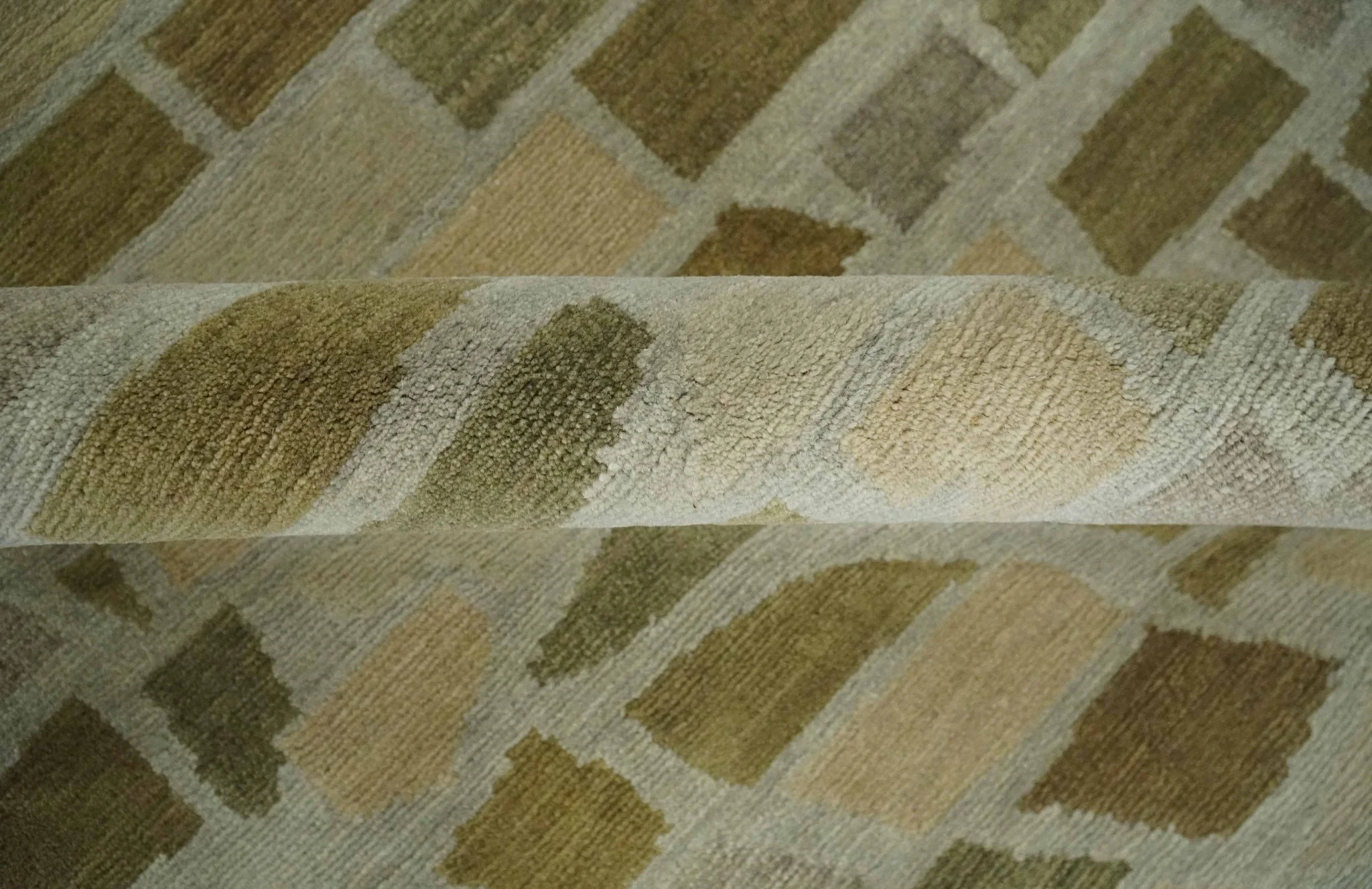 Modern Geometrical Olive, Green, Silver and Beige Hand knotted 5x8 wool Area Rug - Image 6