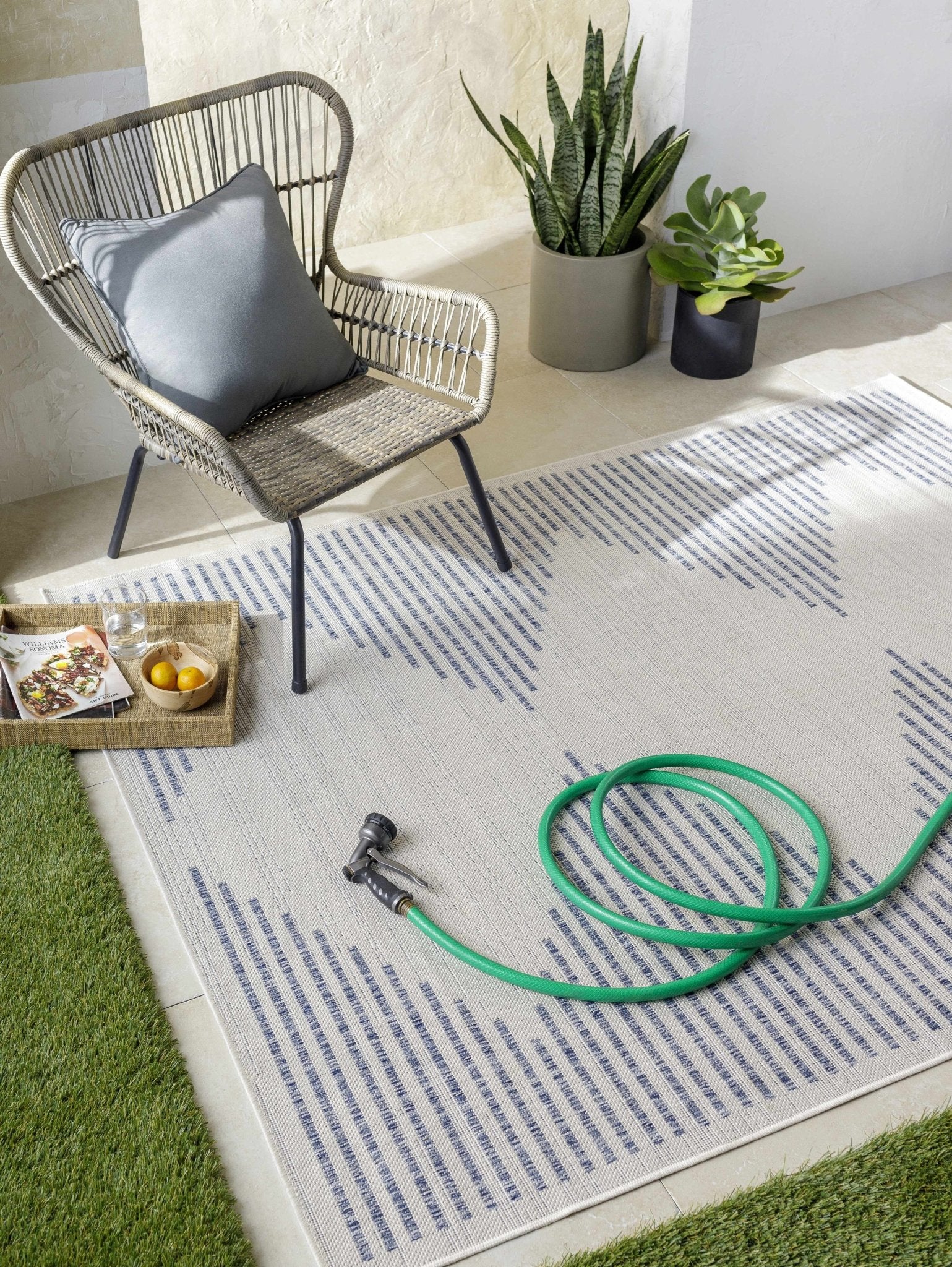 Modern Geometrical Style Blue And Ivory Area Rug - Image 8