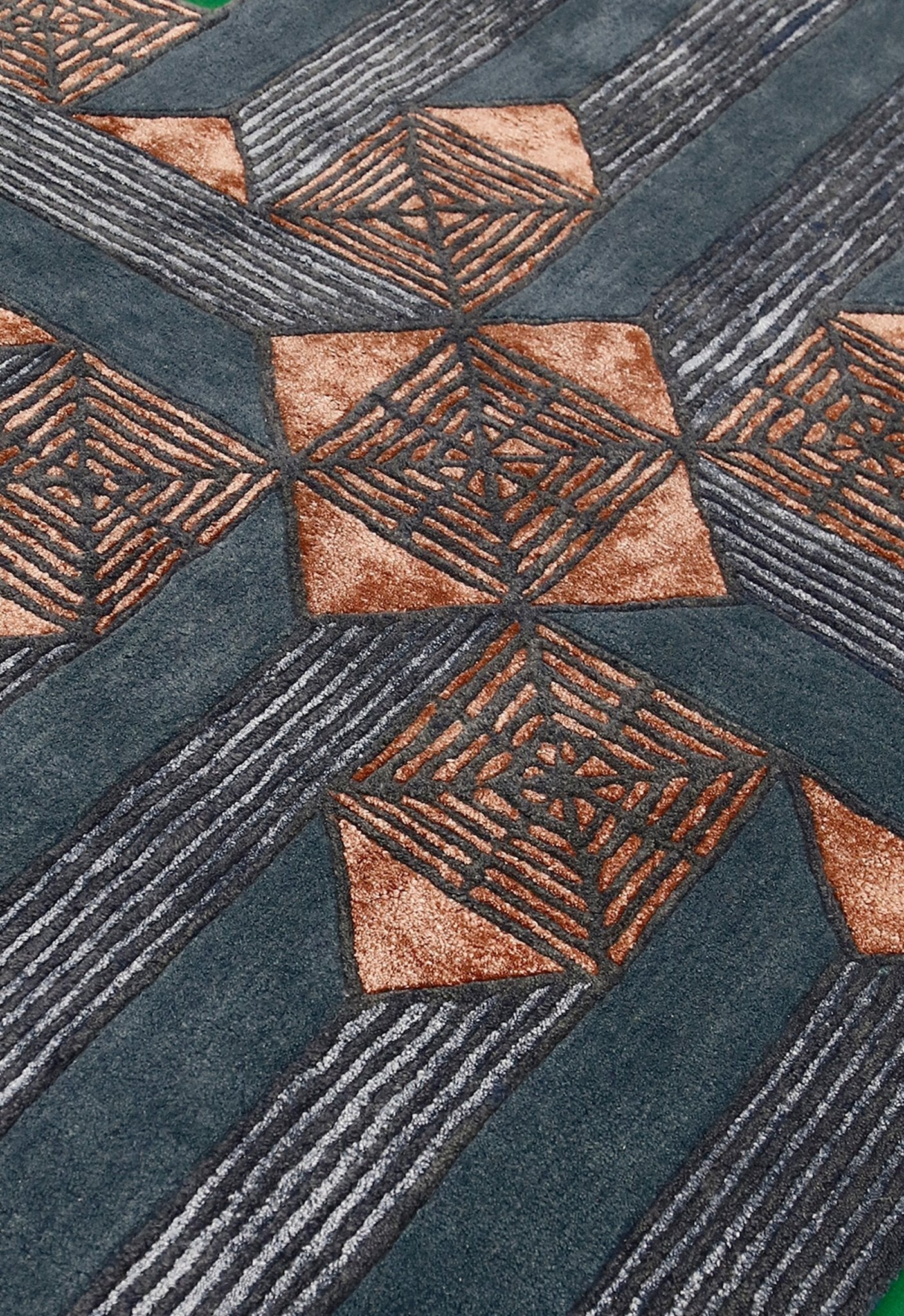 Empress Modern Geometrical Style Gray Hand Tufted 5x8 Wool Rug - Image 6