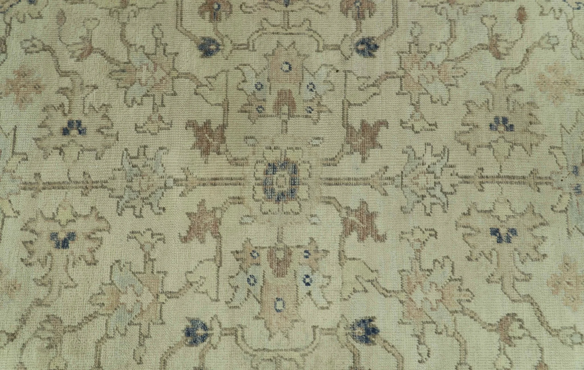 Heriz Traditional Design Beige And Blue 5.6x8 Hand Knotted Wool Area Rug - Image 5