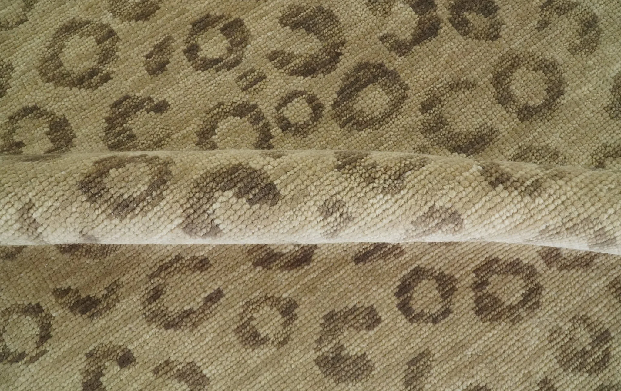 Modern leopard Design Hand knotted Camel and Taupe 8x10 wool area rug - Image 3