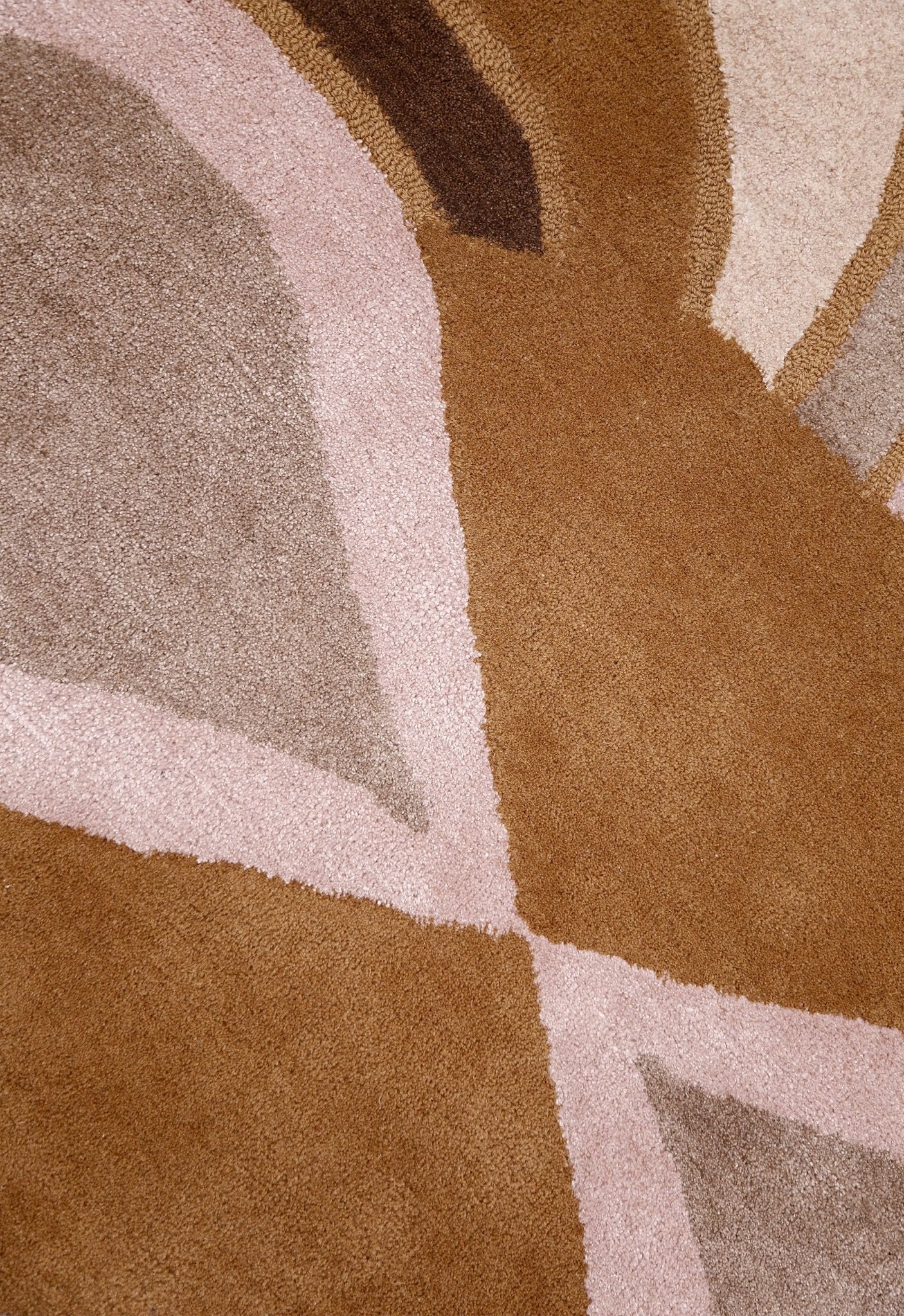 Modern Petal Camel Hand Tufted 5x8 Wool Area Rug - Image 6