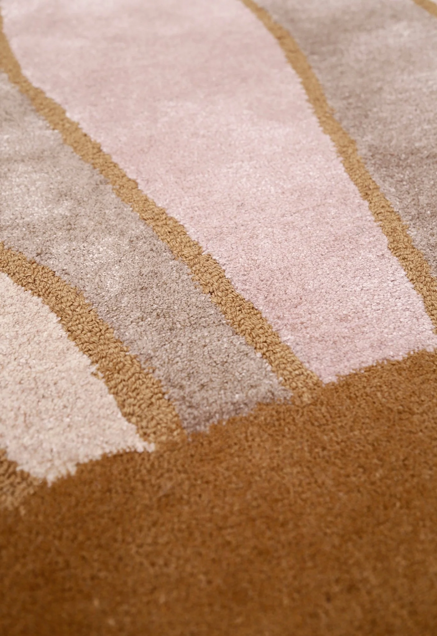Modern Petal Camel Hand Tufted 5x8 Wool Area Rug - Image 7
