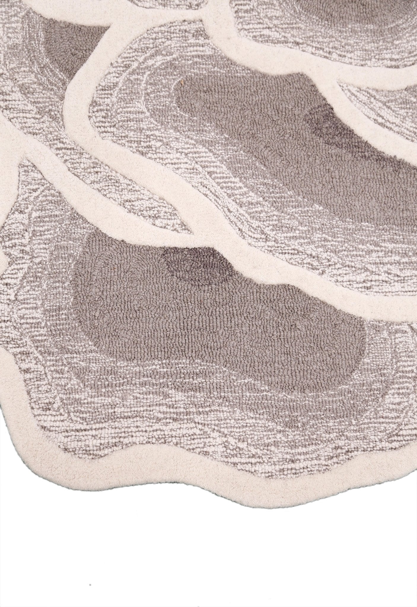 Modern Petal Layers Ivory Hand Tufted 6x8 Wool Area Rug - Image 3