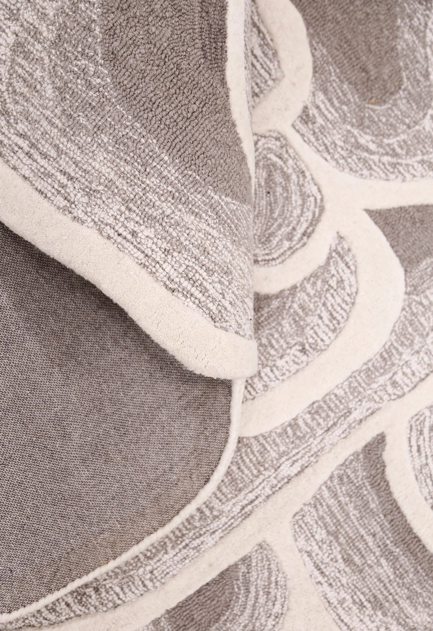 Modern Petal Layers Ivory Hand Tufted 6x8 Wool Area Rug - Image 5