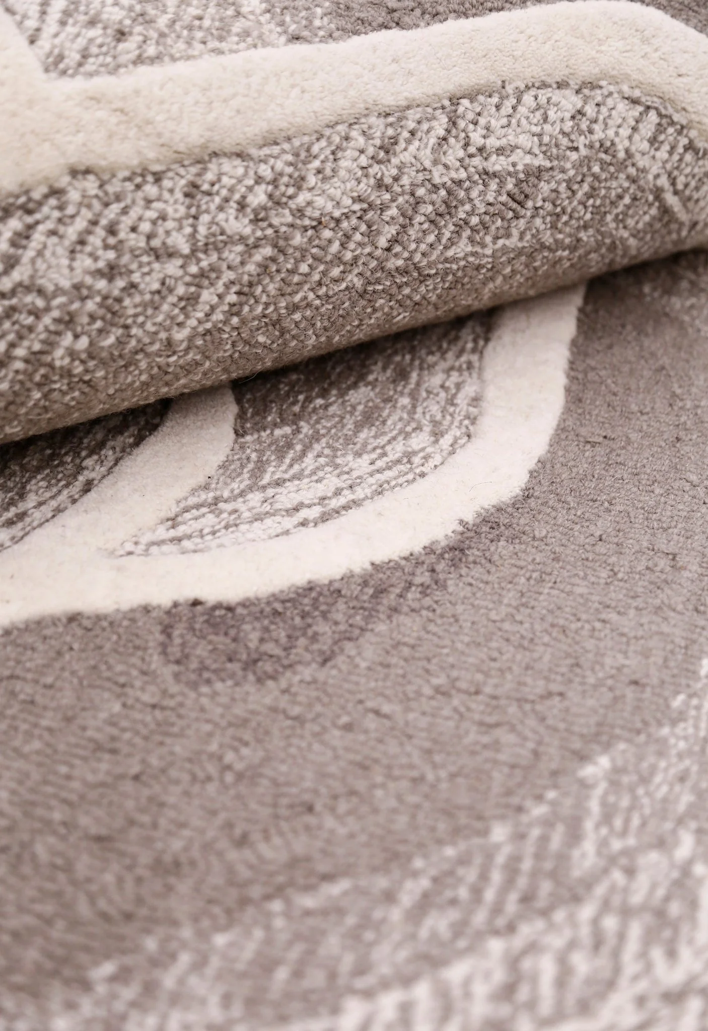 Modern Petal Layers Ivory Hand Tufted 6x8 Wool Area Rug - Image 6