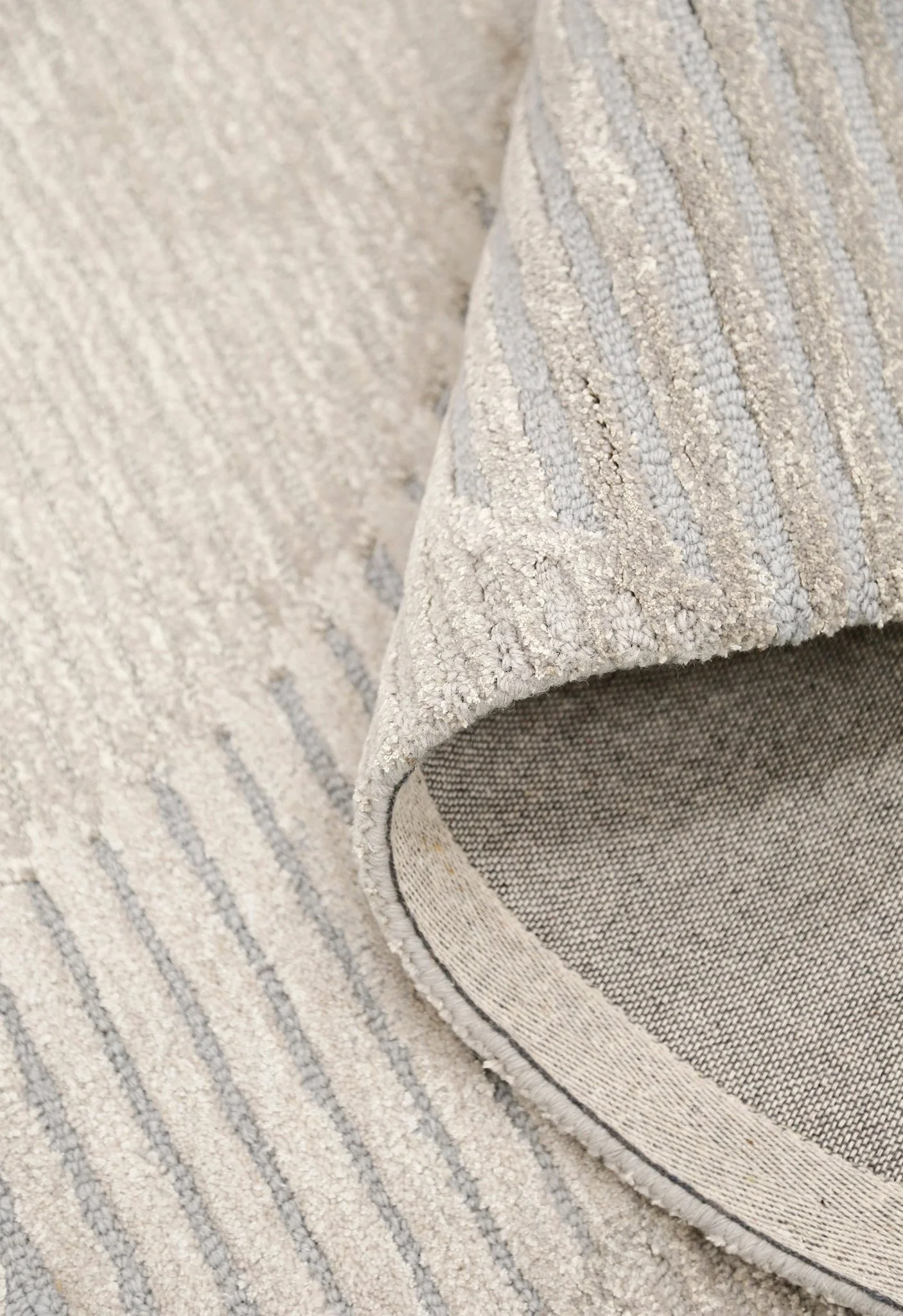 Stone Modern Silver and Beige Ripple Hand Tufted 5x7 Wool Rug - Image 4