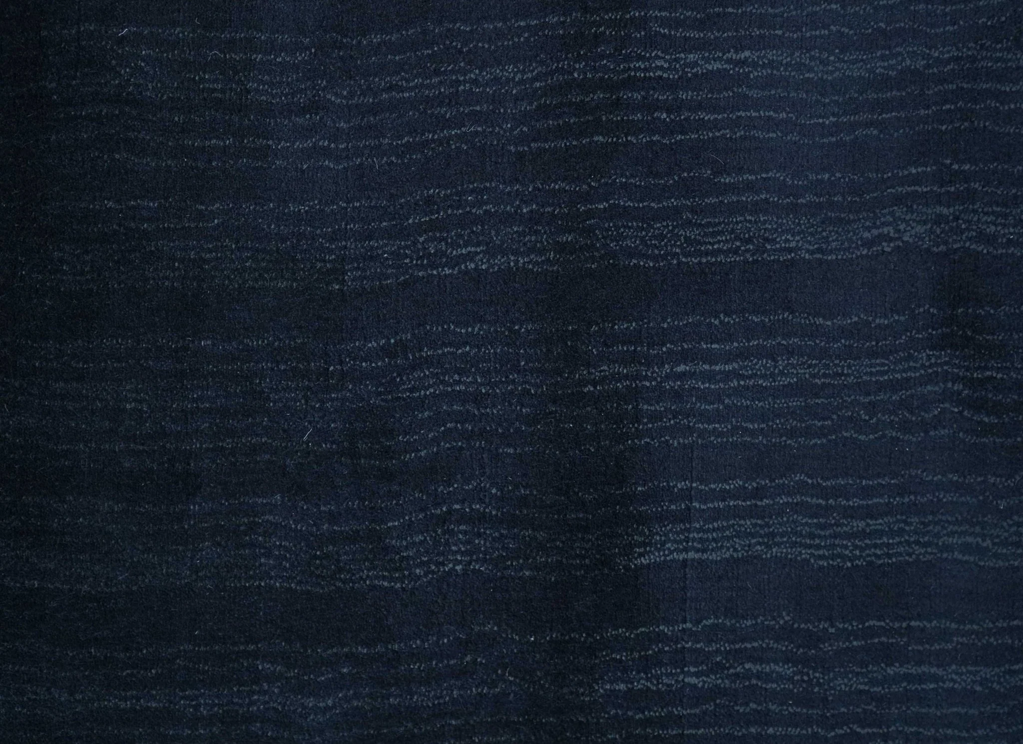 Modern Solid Design Navy Blue Hand Loom 8.9x12.8 Art Silk Rug - Image 4