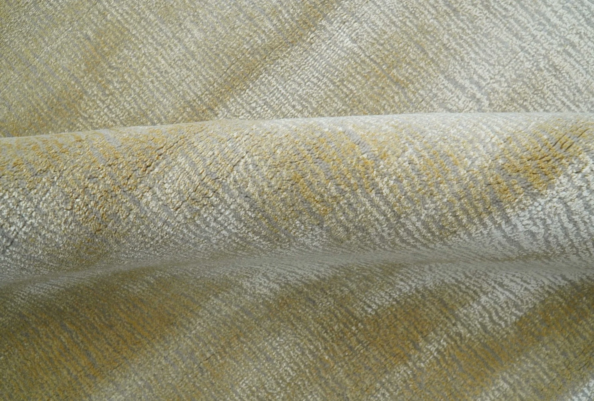 Modern Solid Design Gold and Silver Hand Loom 10x14 Art Silk Area Rug - Image 6
