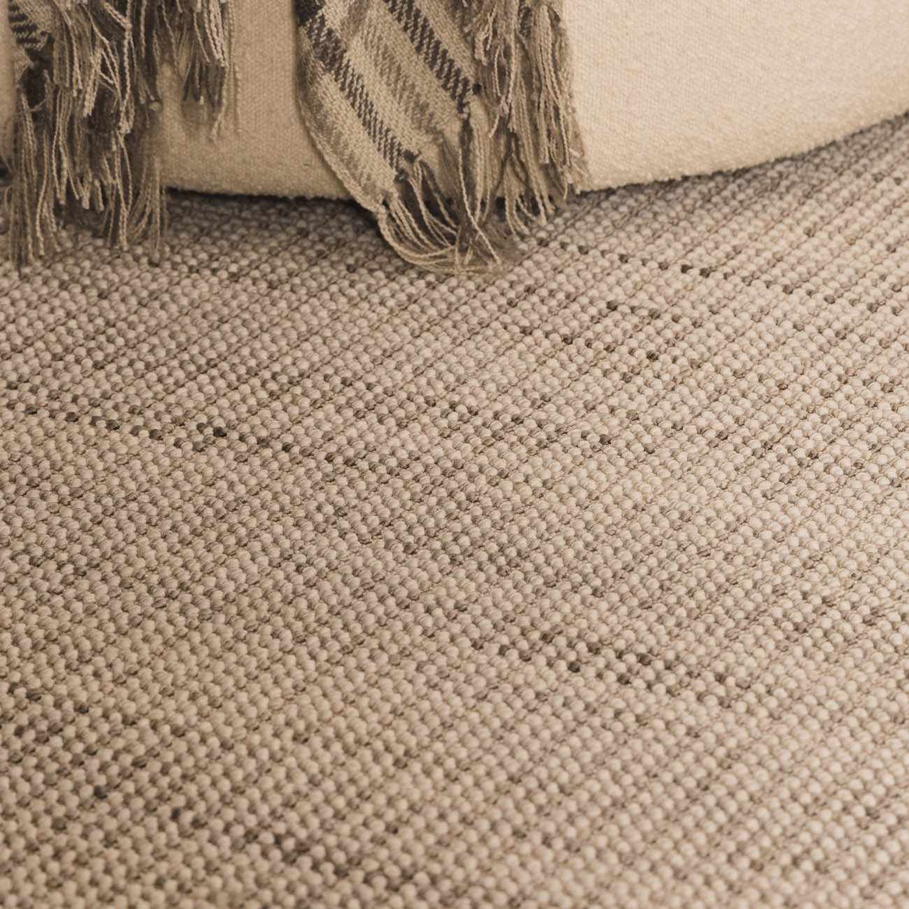 Modern Style Flatwoven Cream Area Rug - Image 25