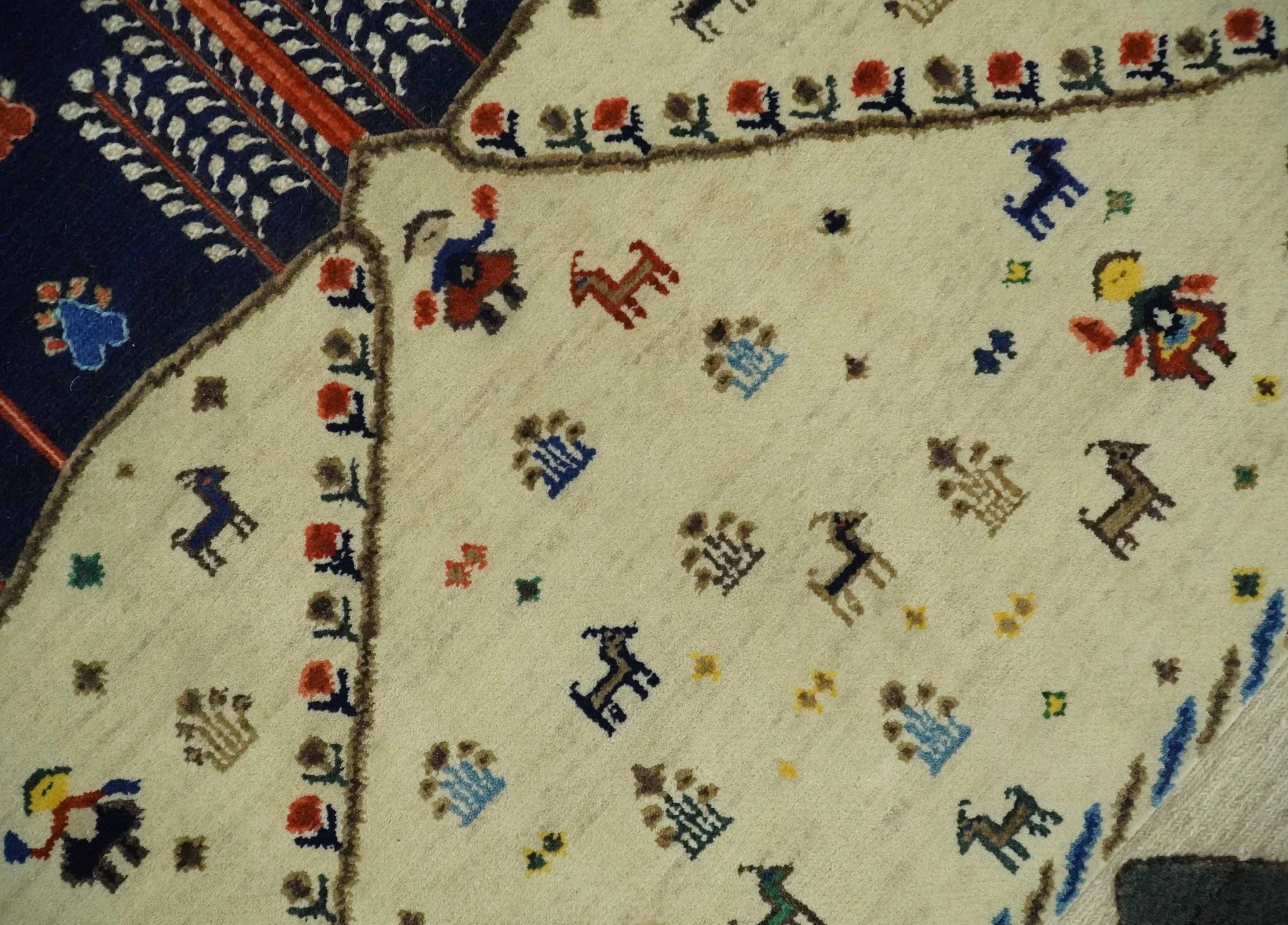 Flatwoven Soumak Weave 5x7 Beige and Blue Tribal Hand Spun Wool Hand Woven Southwestern Gabbeh Rug | KNT44 - Image 4