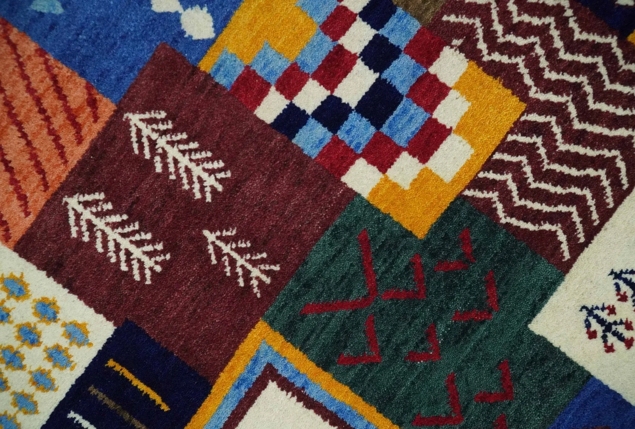 Multicolor Shapes Abstract Wool Hand Woven Southwestern Lori Gabbeh Rug| KNT36 - Image 4