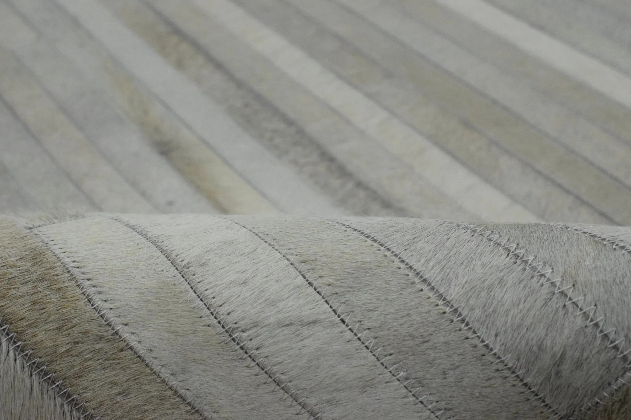 Handmade Hairon 5x8 Genuine Leather Handmade Ivory and Beige Area Rug | LR10 - Image 5