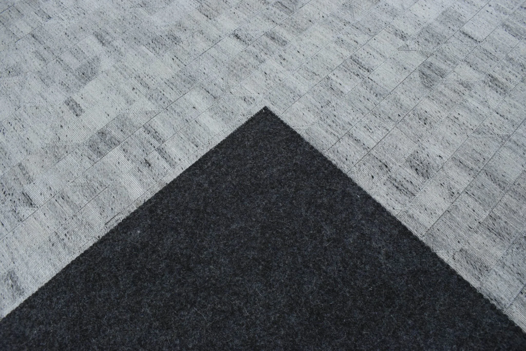 Handmade Hairon 5x8 Genuine Leather Geometric Design Gray and Silver Area Rug | LR13 - Image 6
