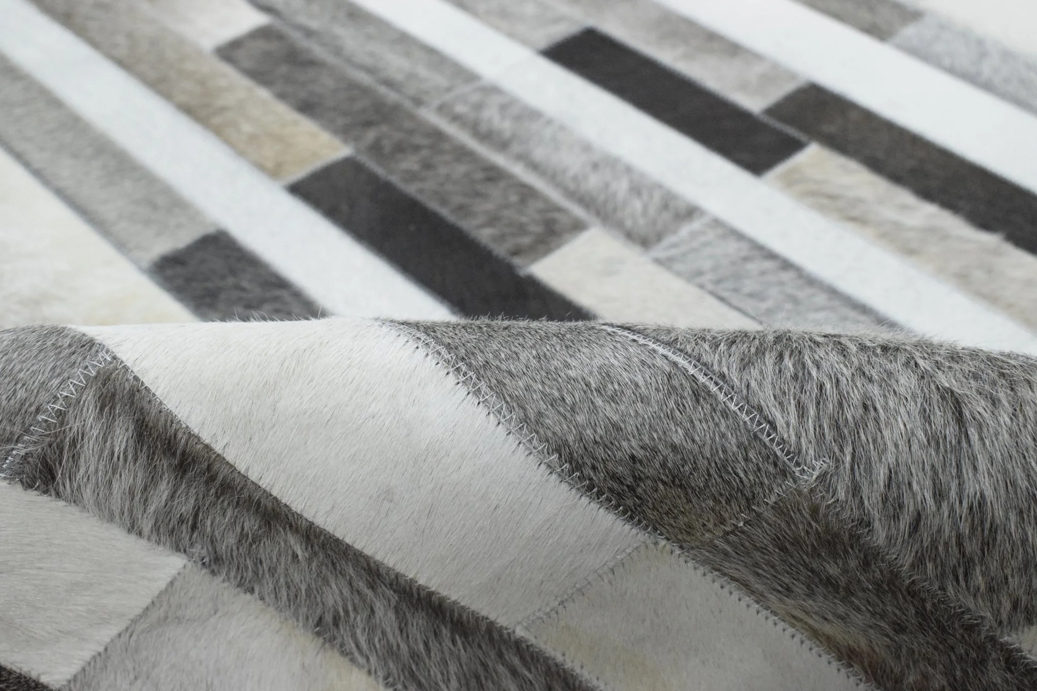 Handmade Hairon 5x8 Genuine Leather Stripe Design Gray and Silver Area Rug | LR7 - Image 5
