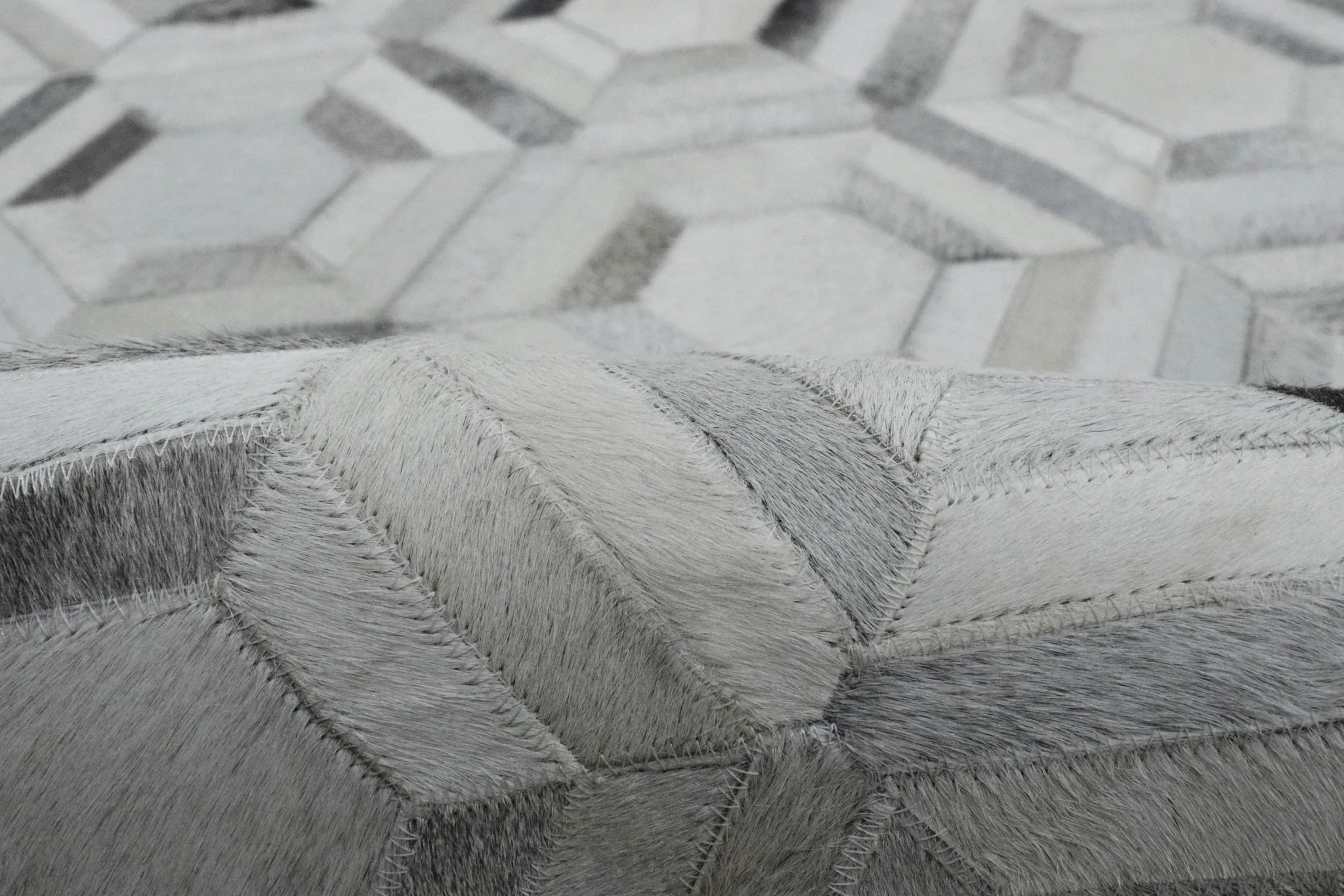 Modern Handmade Hairon Genuine Leather Ivory and Silver Area Rug | LR2 - Image 7
