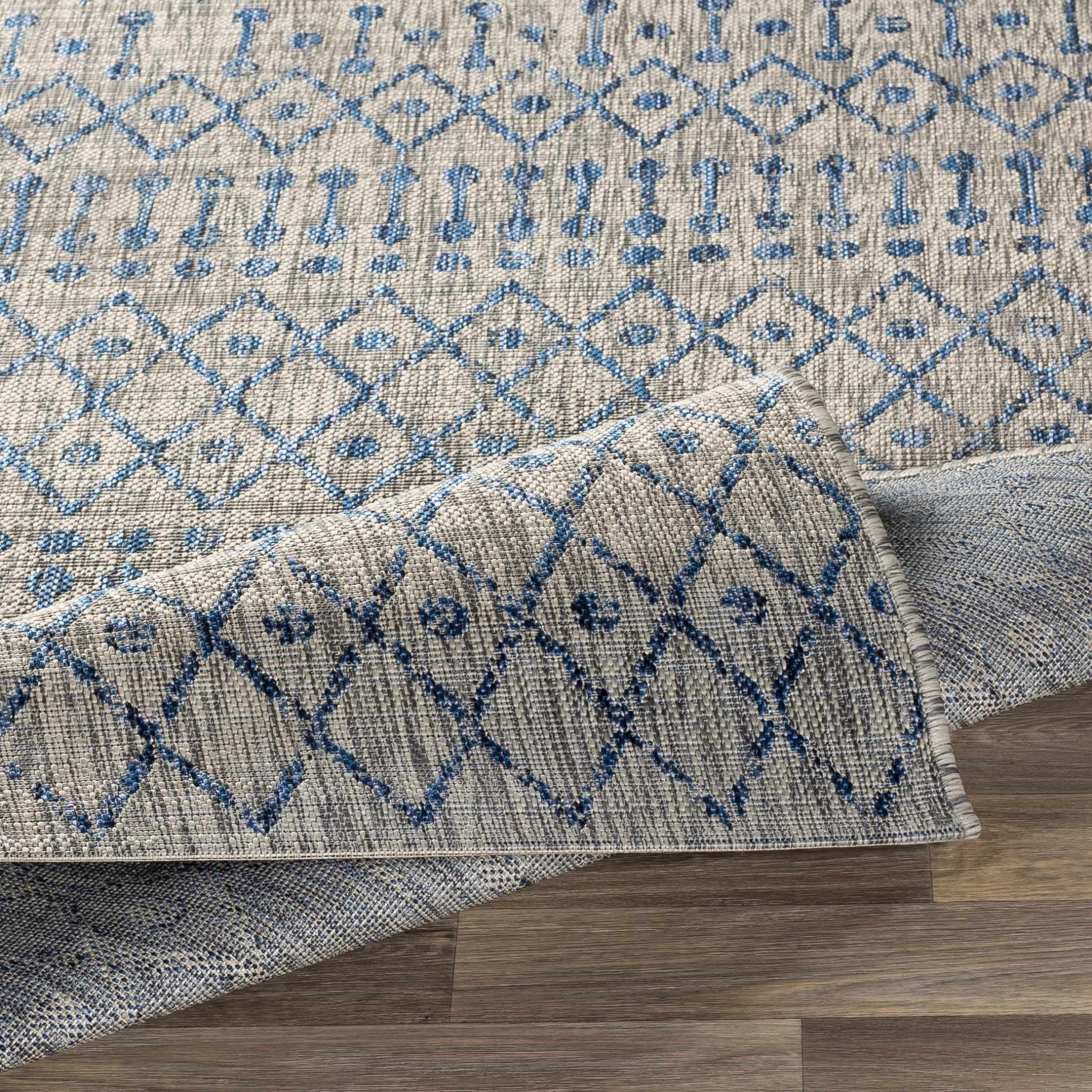 Newbern Modern Geometrical Blue And Gray Machine Woven Outdoor Rug - Image 3