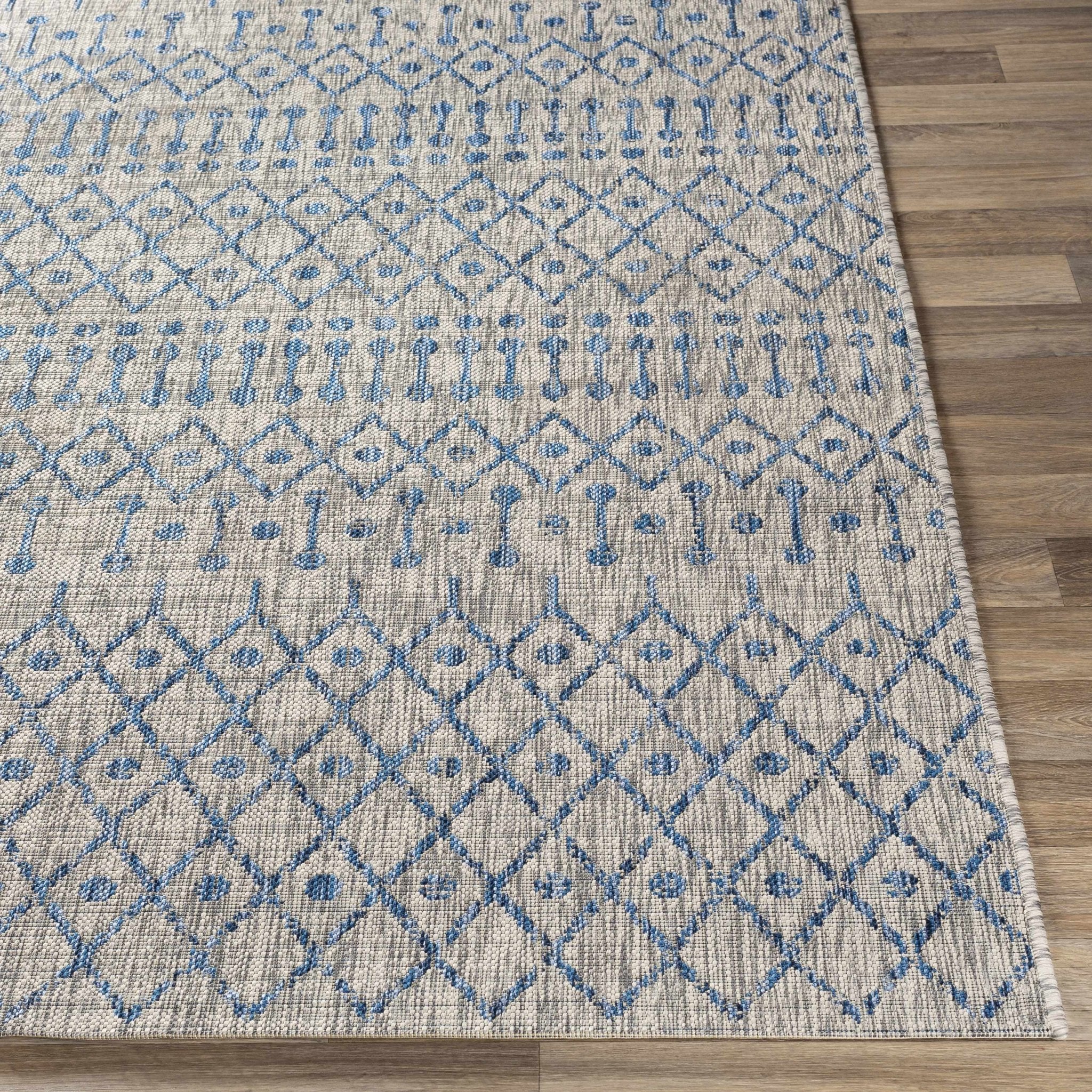 Newbern Modern Geometrical Blue And Gray Machine Woven Outdoor Rug - Image 4